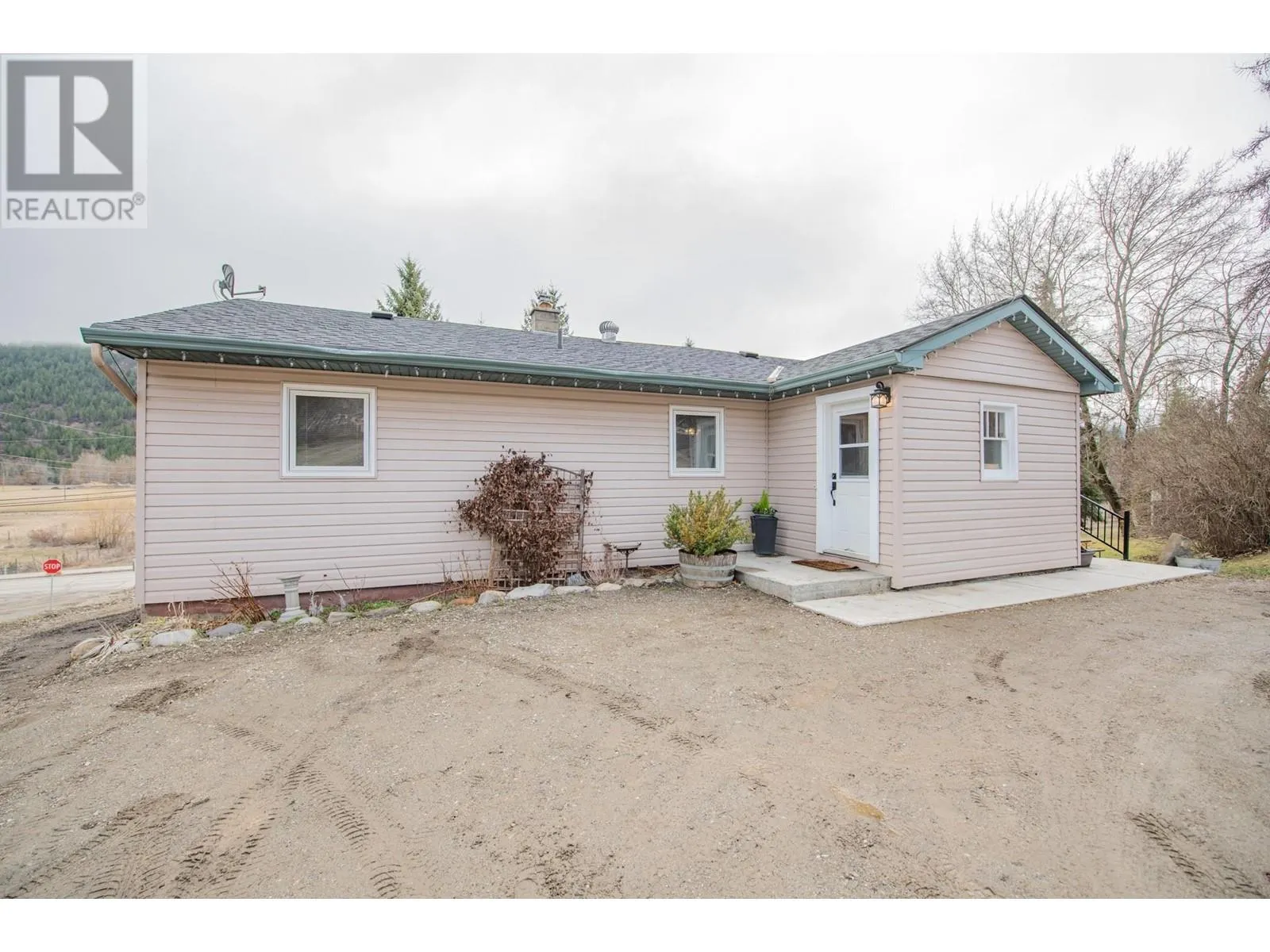2506 Shuswap Avenue