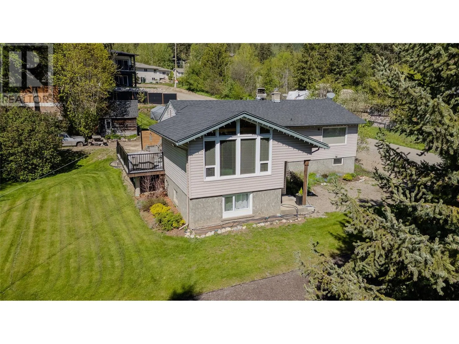 2506 Shuswap Avenue