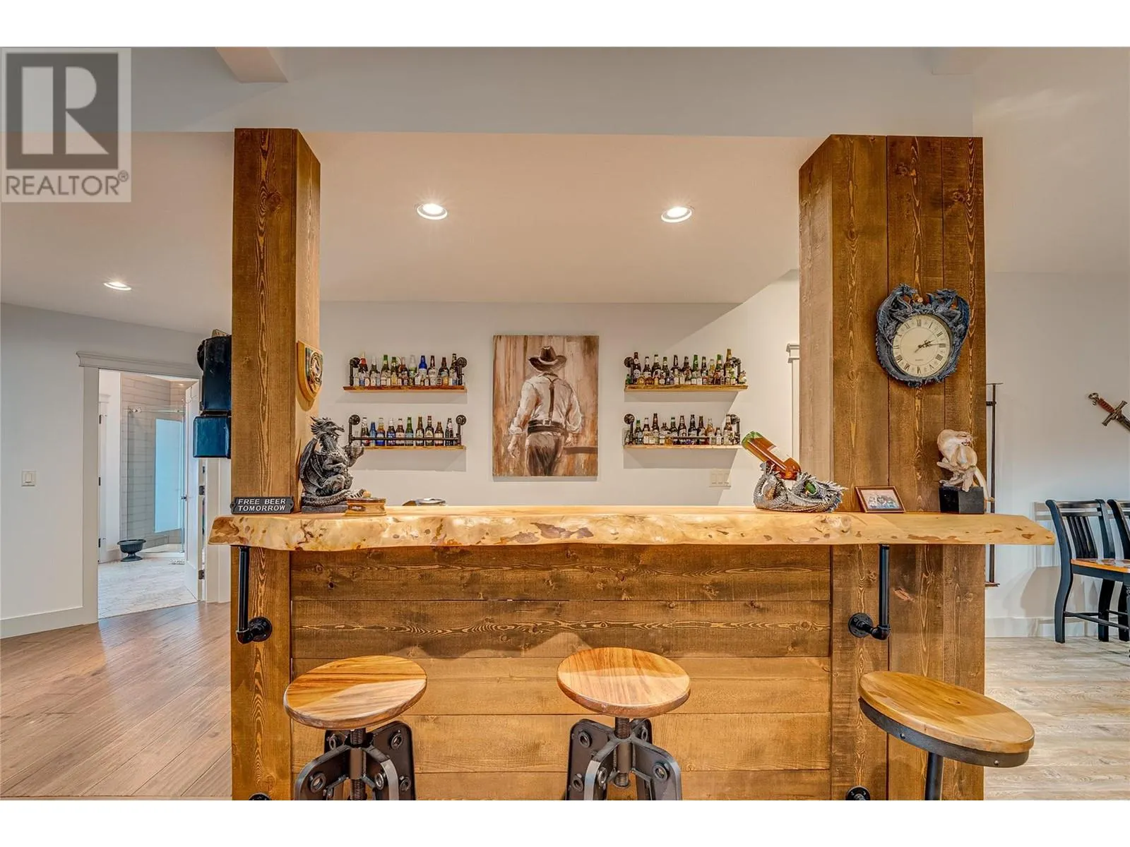1548 Phoenix Drive