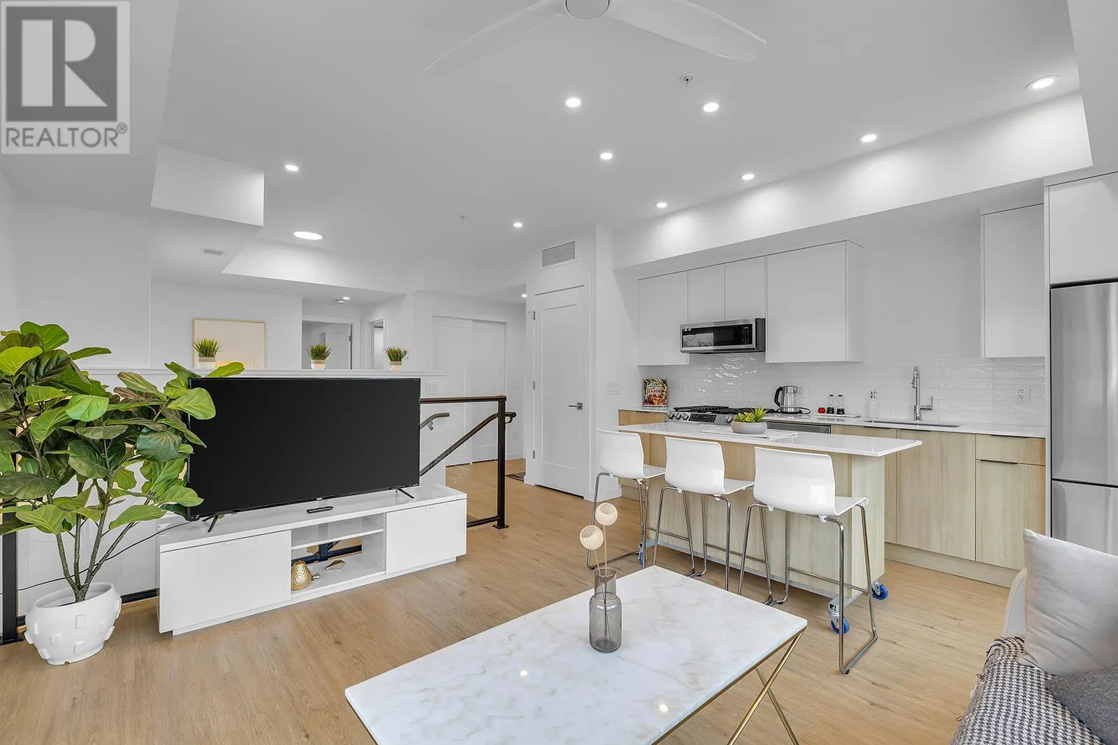 417 Cedar Avenue Unit# 201