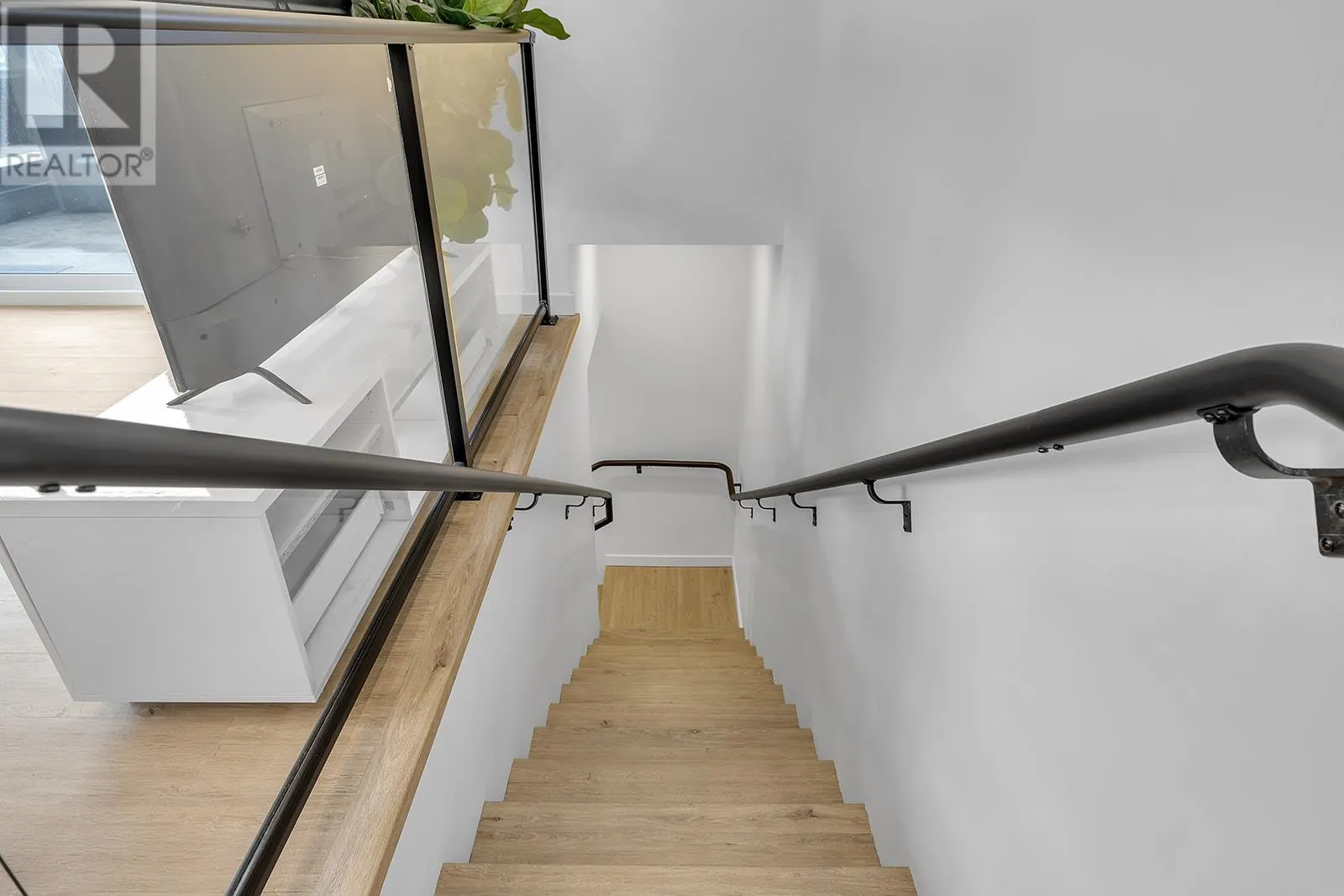 417 Cedar Avenue Unit# 201