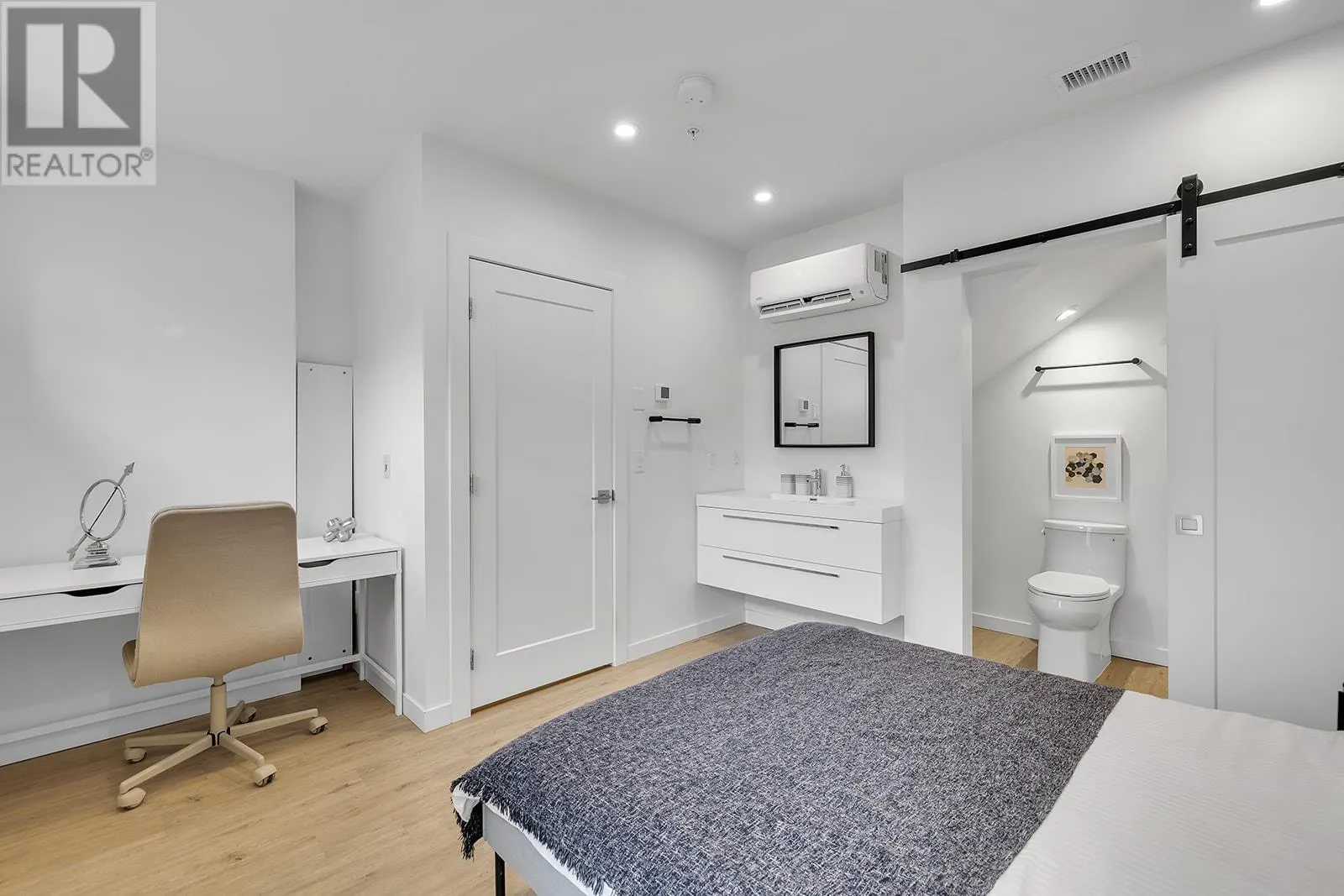 417 Cedar Avenue Unit# 201