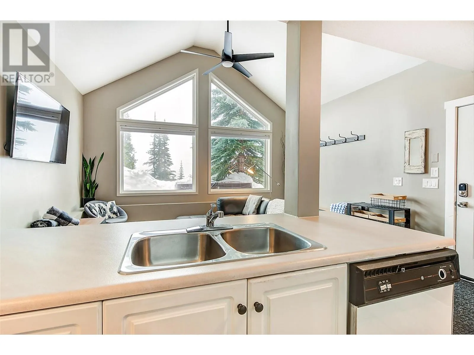 5977 Snow Pines Crescent Unit# 116D