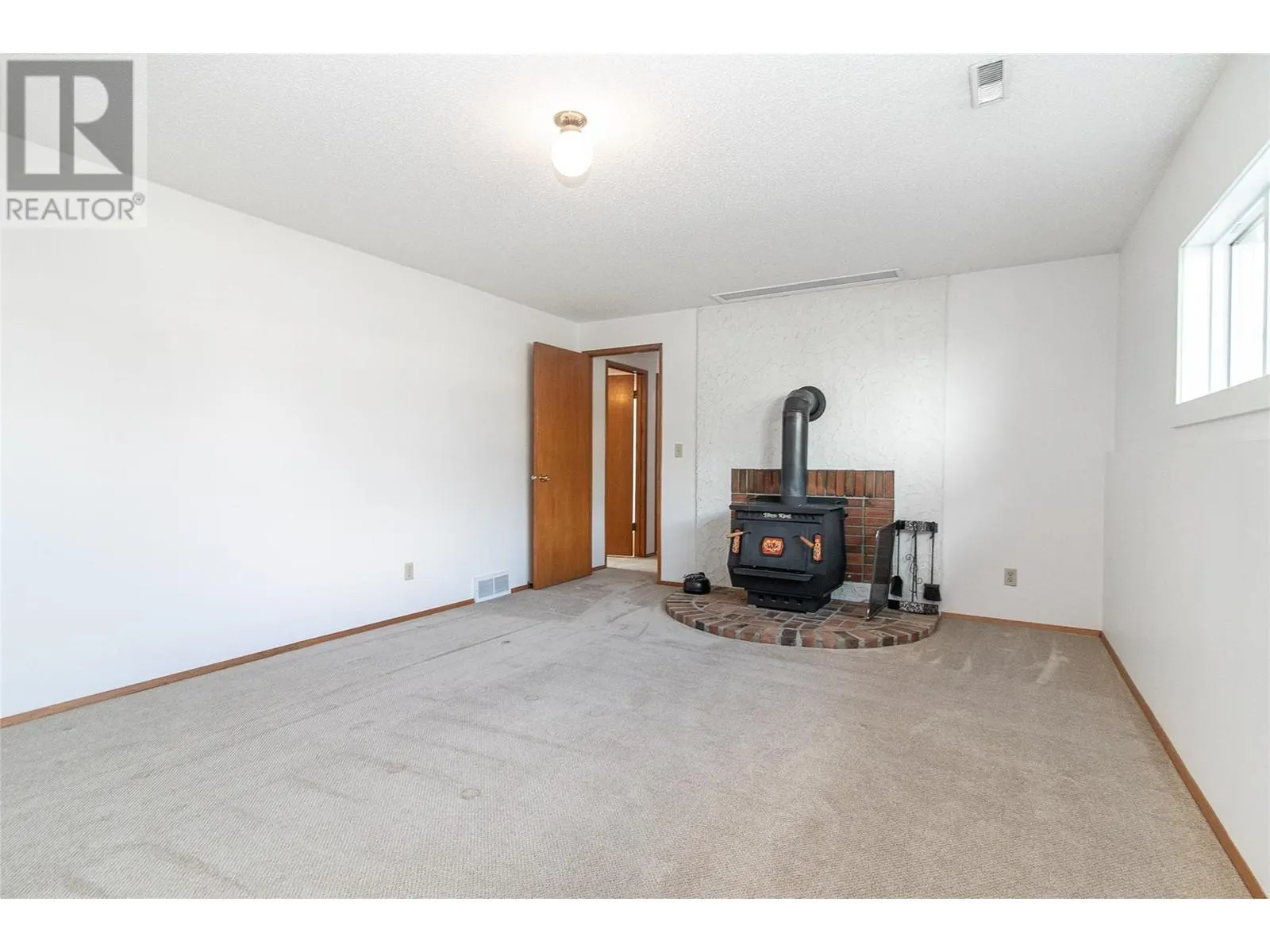 425 Burbank Court