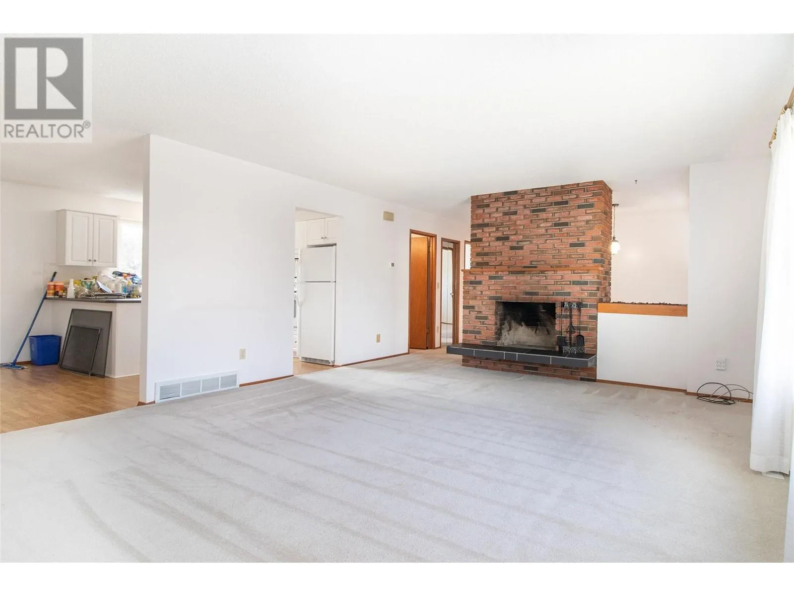 425 Burbank Court