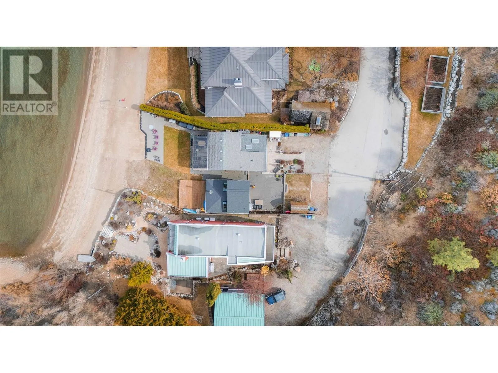 19279 Lakeshore Drive N