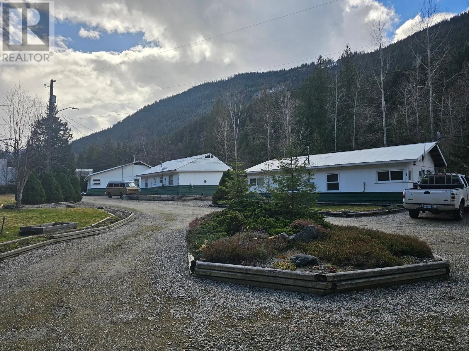 3433 6 Highway