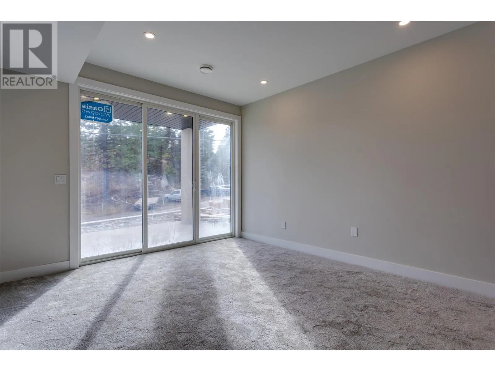 1675 HARBOUR VIEW Crescent