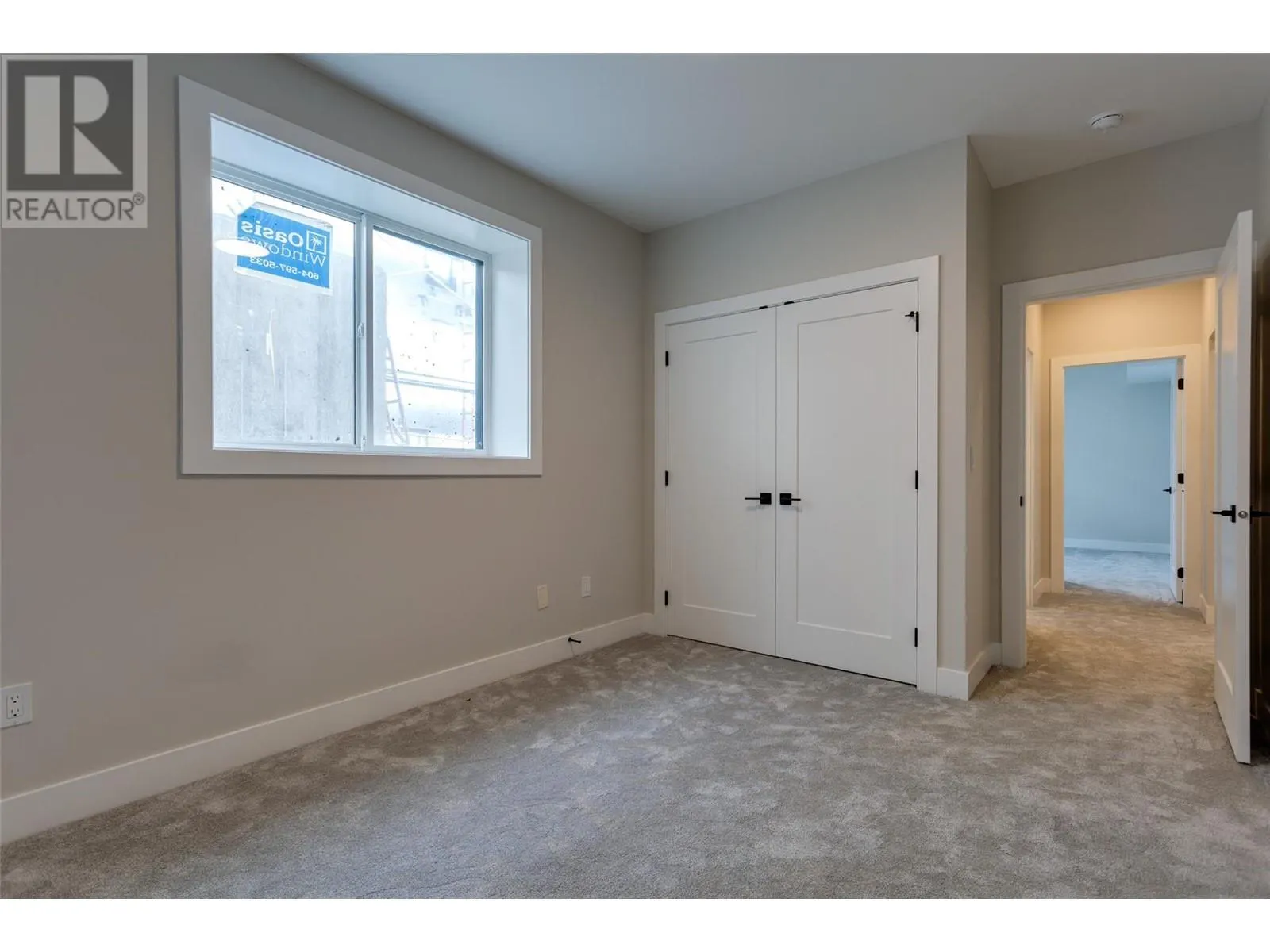 1675 HARBOUR VIEW Crescent