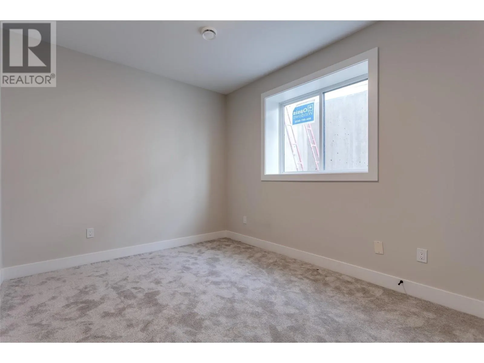 1675 HARBOUR VIEW Crescent