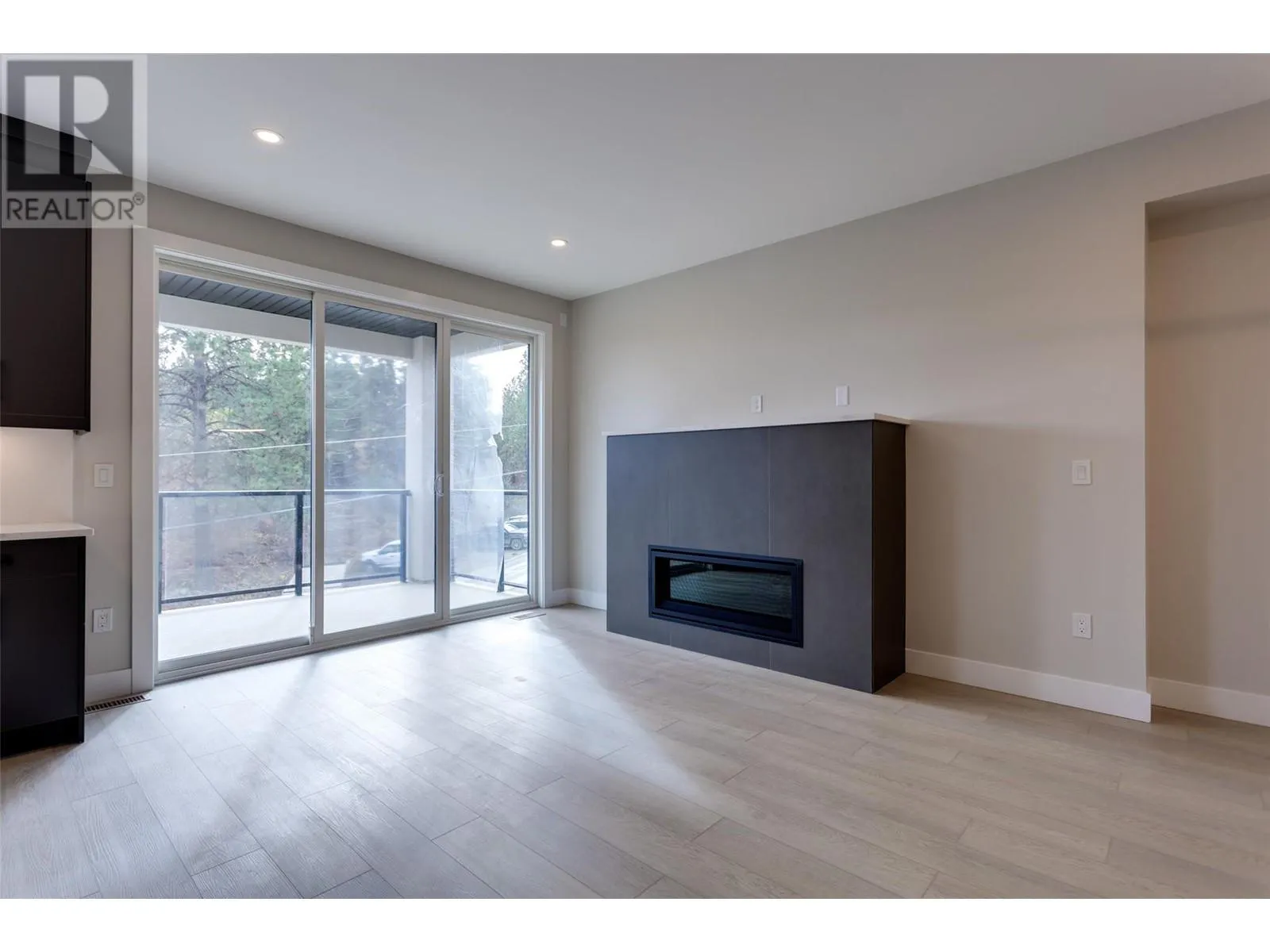 1675 HARBOUR VIEW Crescent