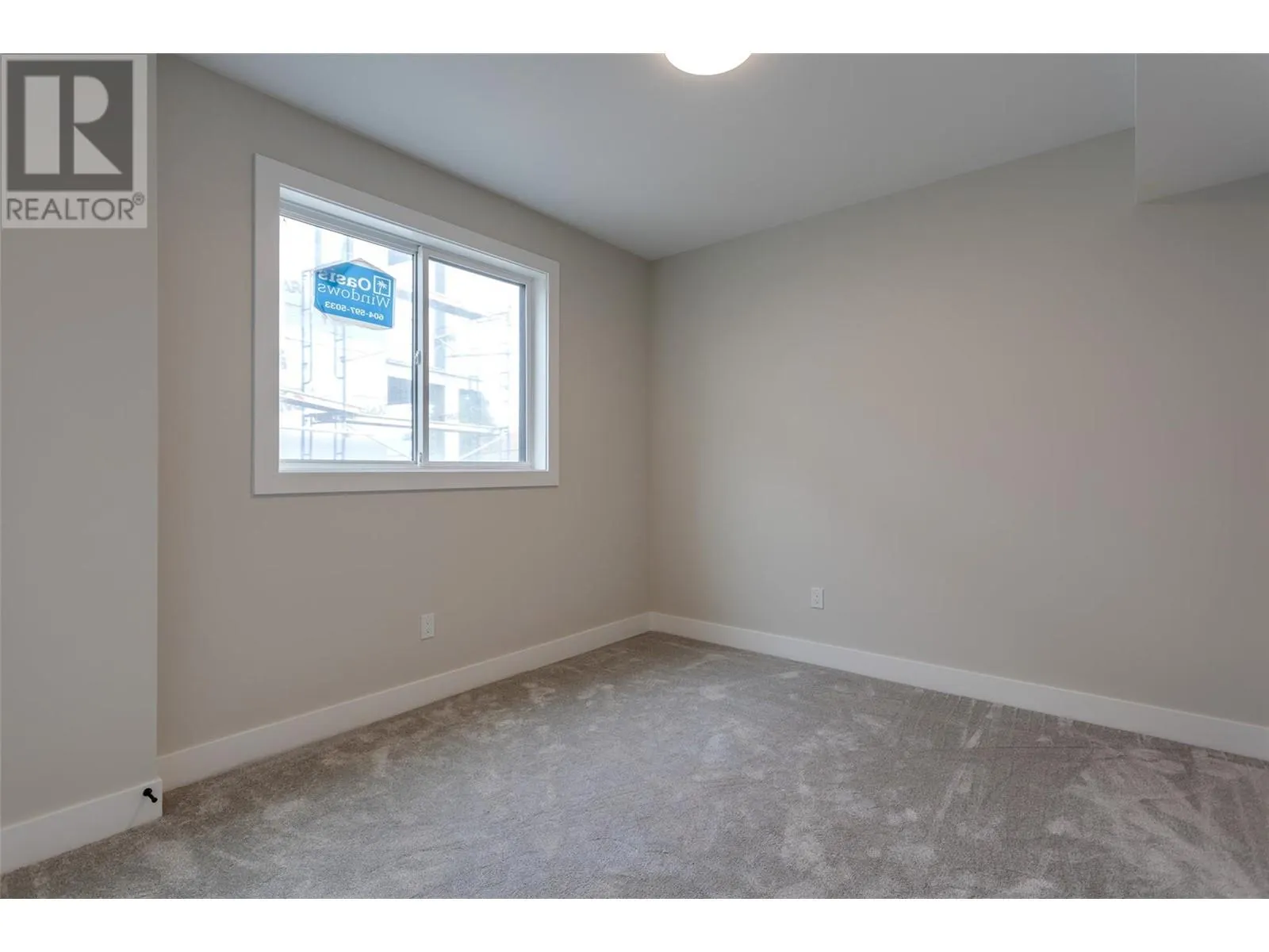 1675 HARBOUR VIEW Crescent