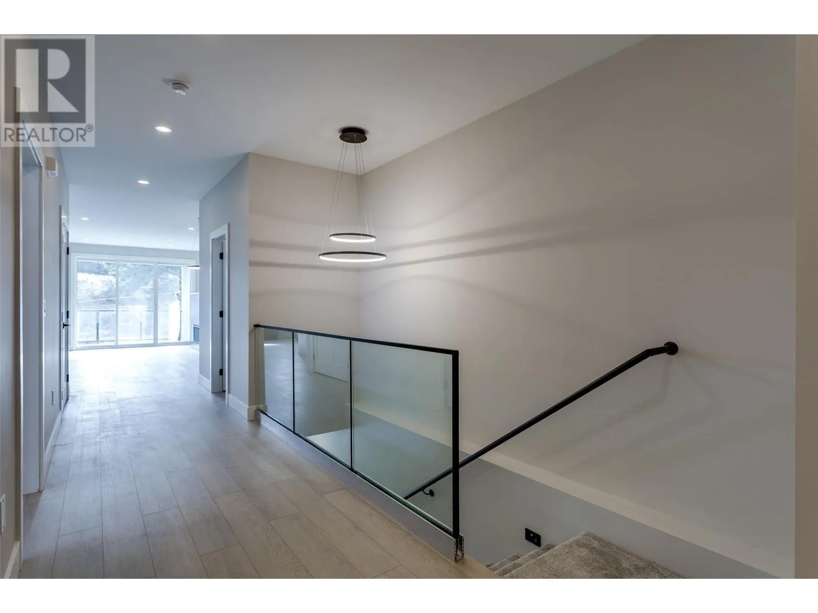 1675 HARBOUR VIEW Crescent