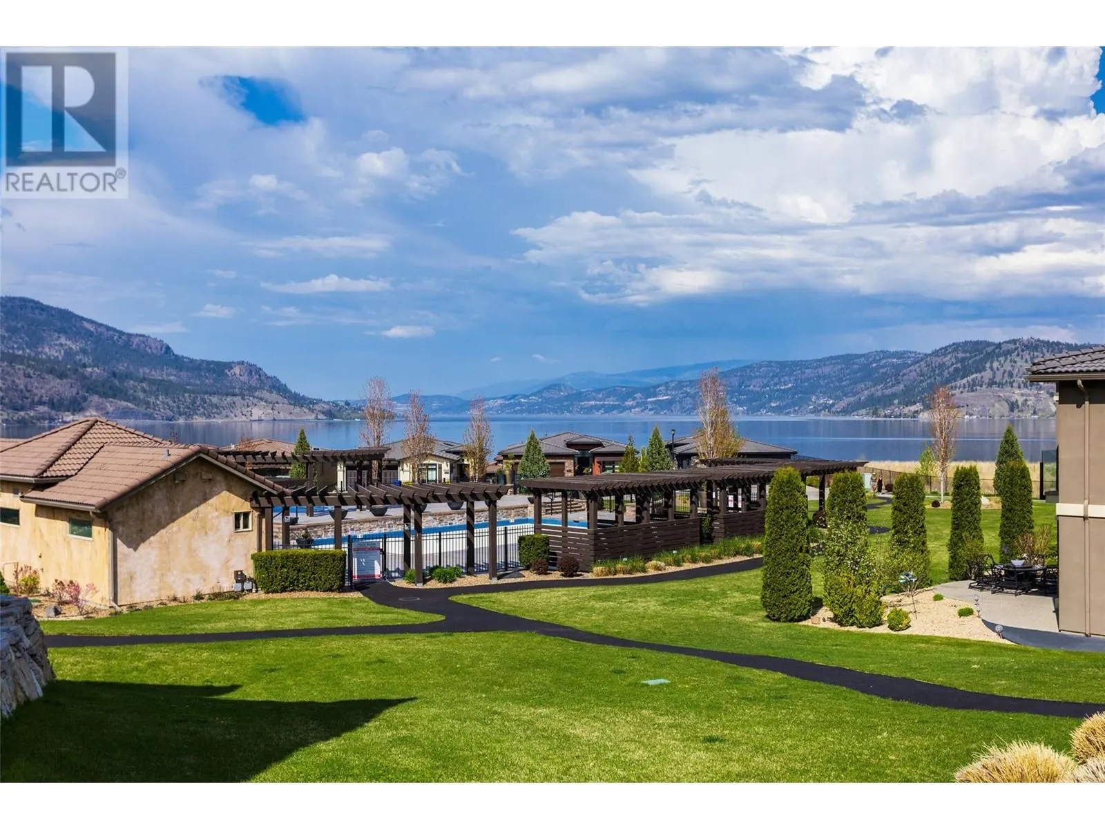 1675 HARBOUR VIEW Crescent