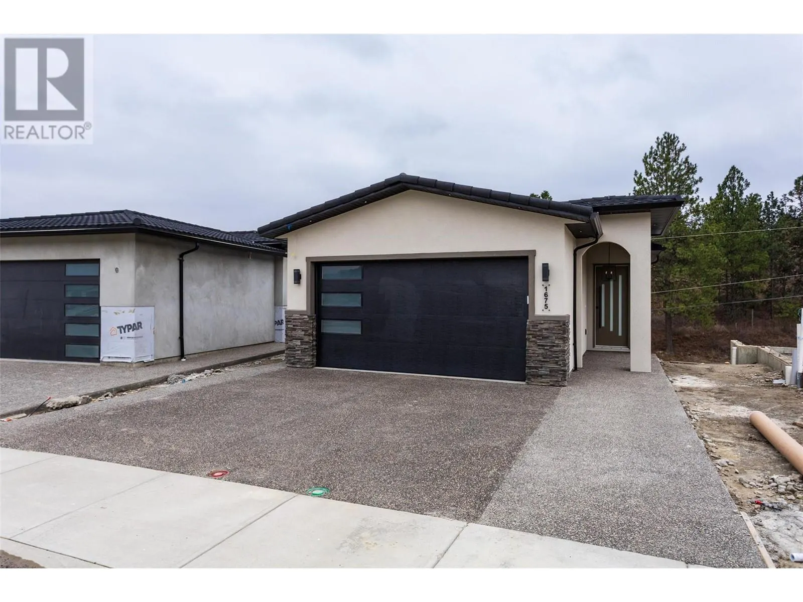 1675 HARBOUR VIEW Crescent