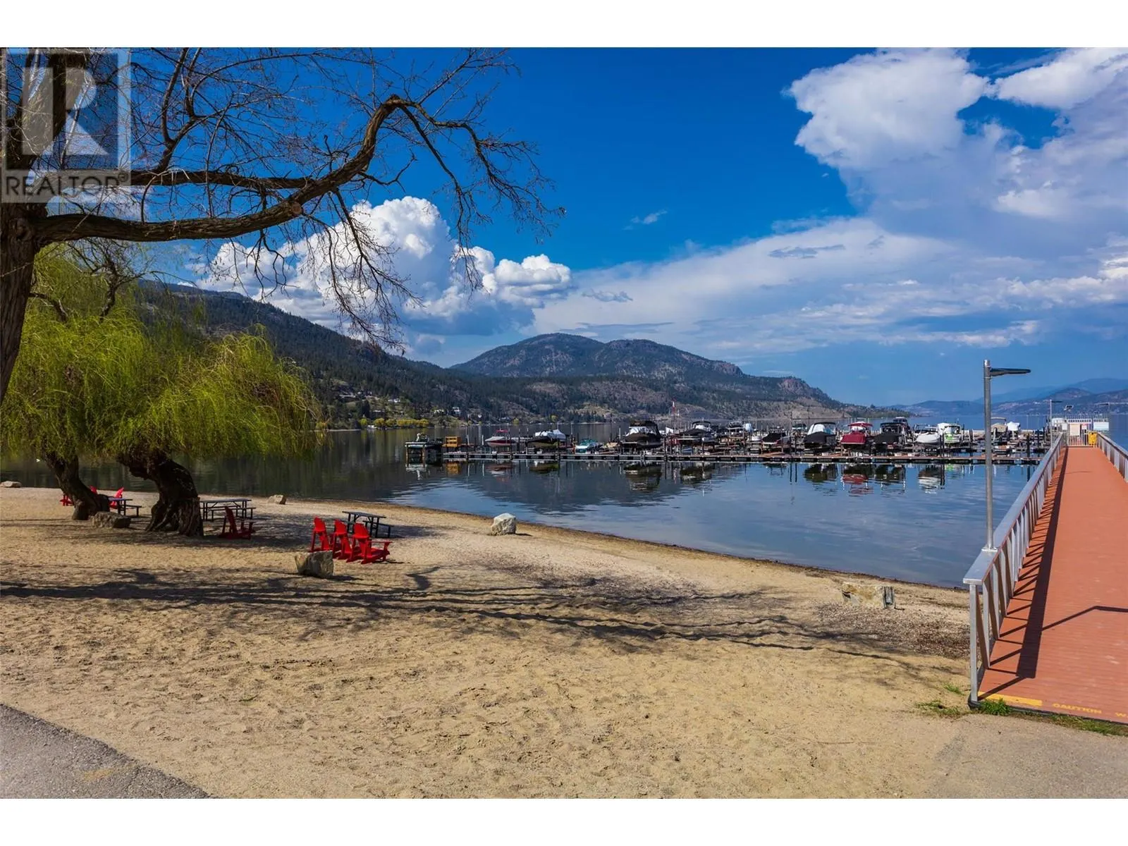 1675 HARBOUR VIEW Crescent