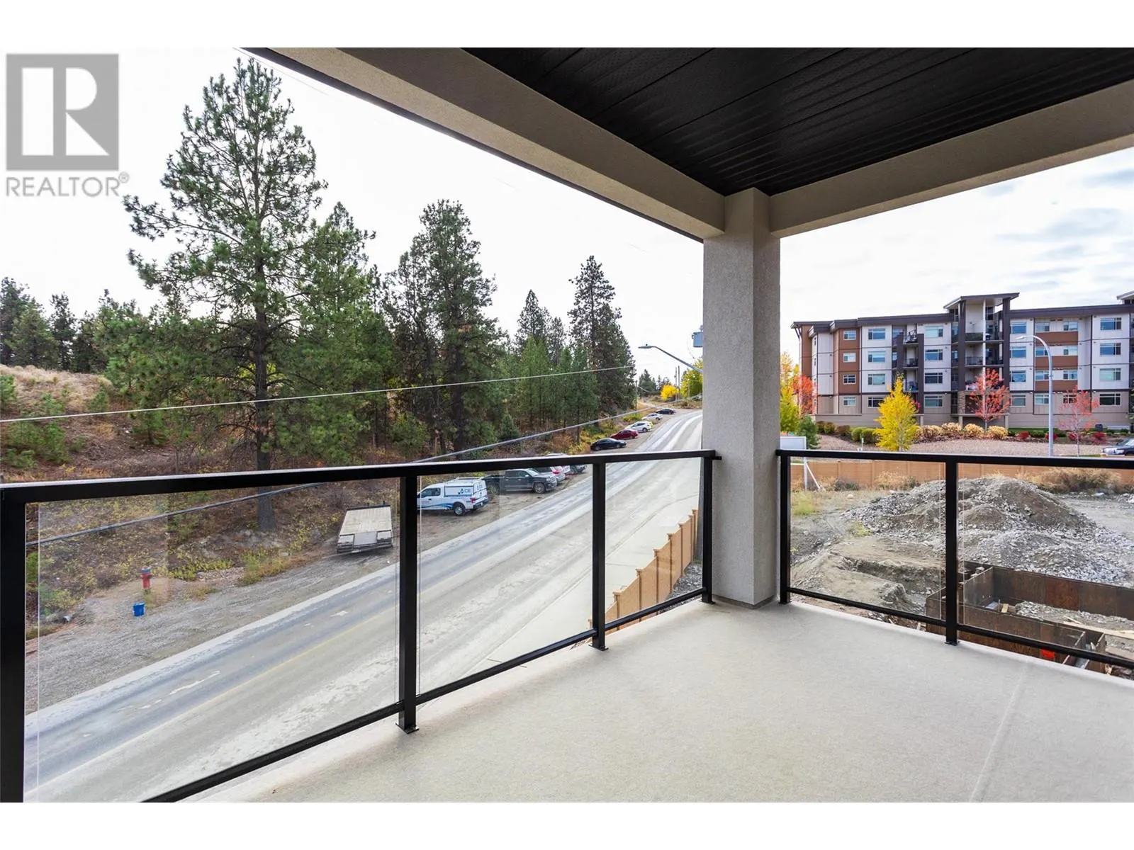 1675 HARBOUR VIEW Crescent