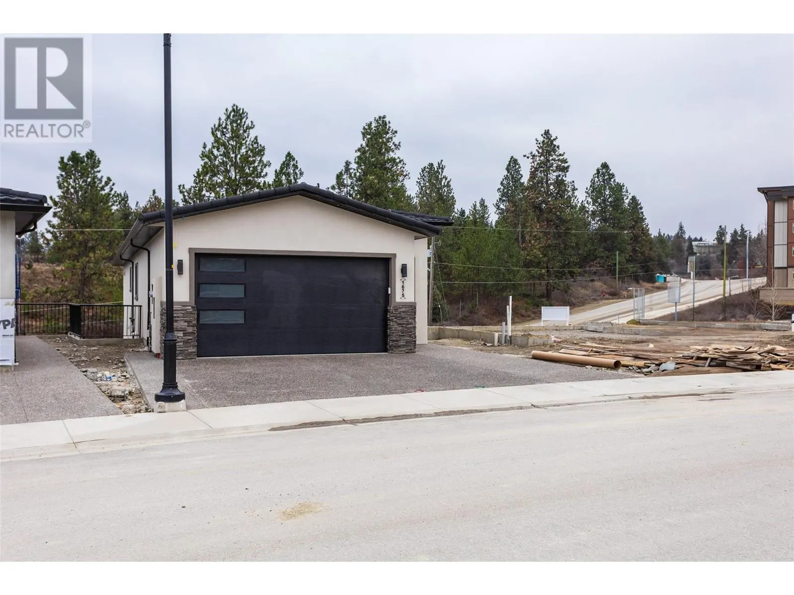 1675 HARBOUR VIEW Crescent