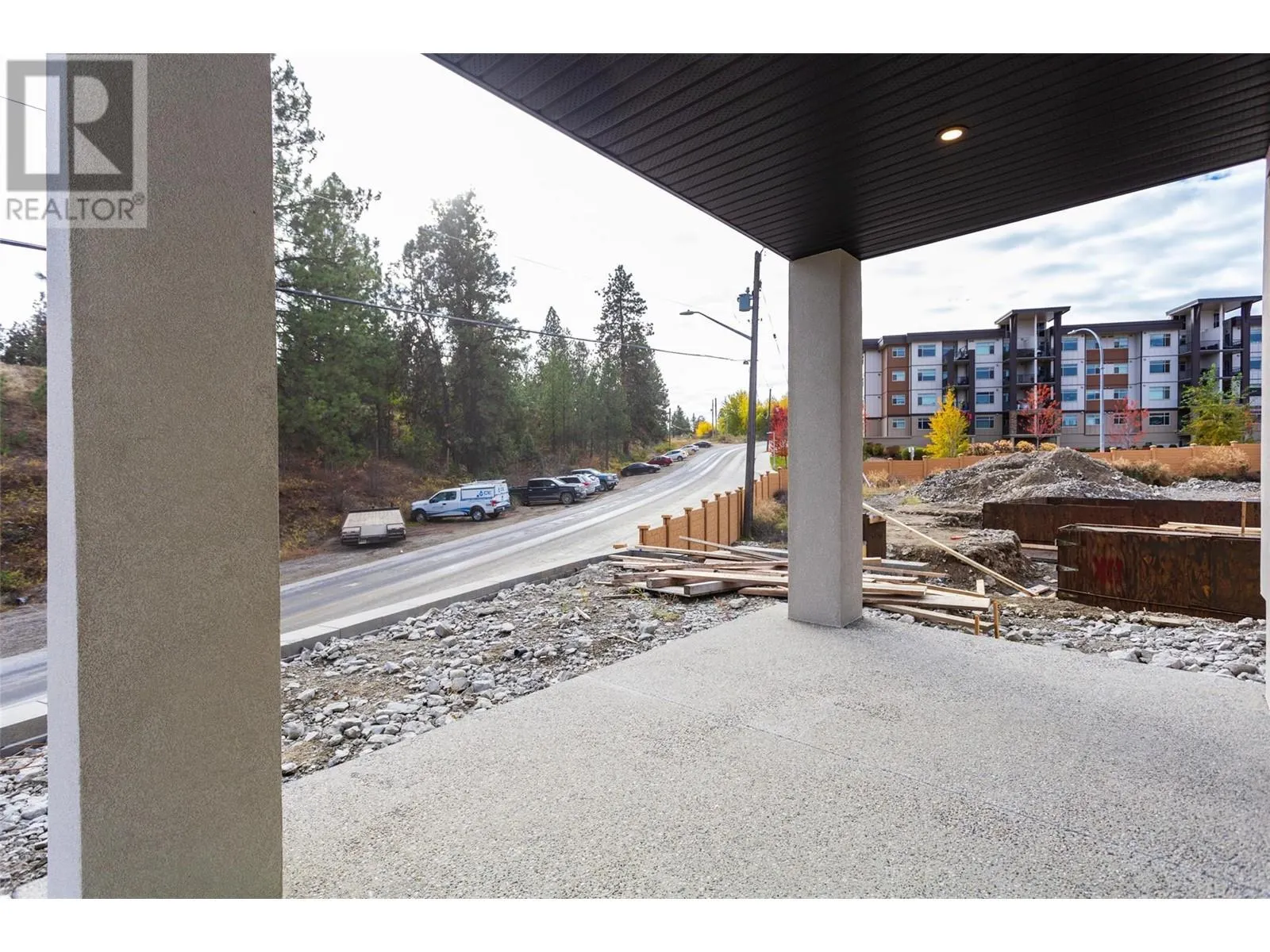 1675 HARBOUR VIEW Crescent