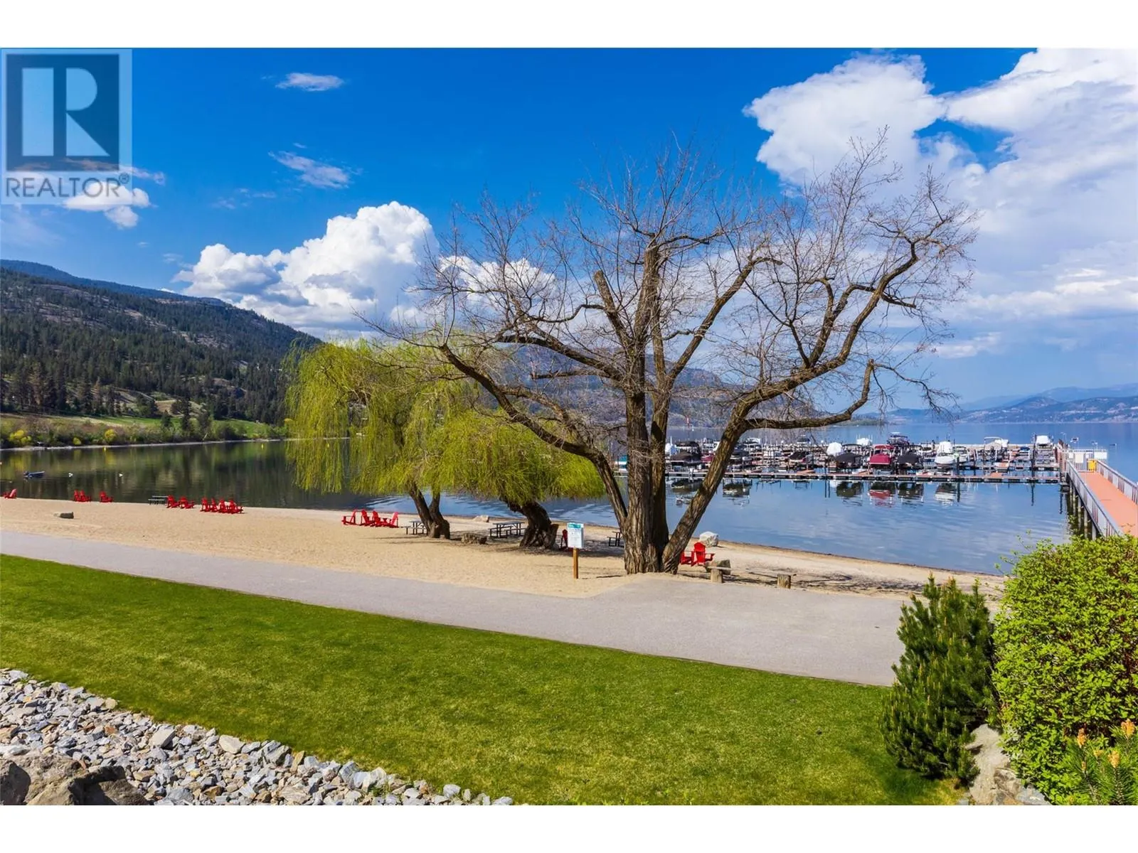 1675 HARBOUR VIEW Crescent