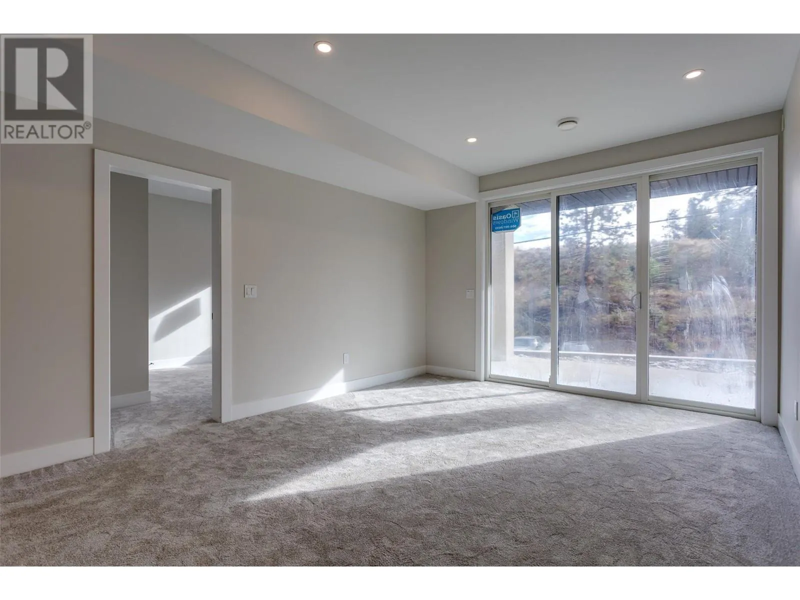 1675 HARBOUR VIEW Crescent