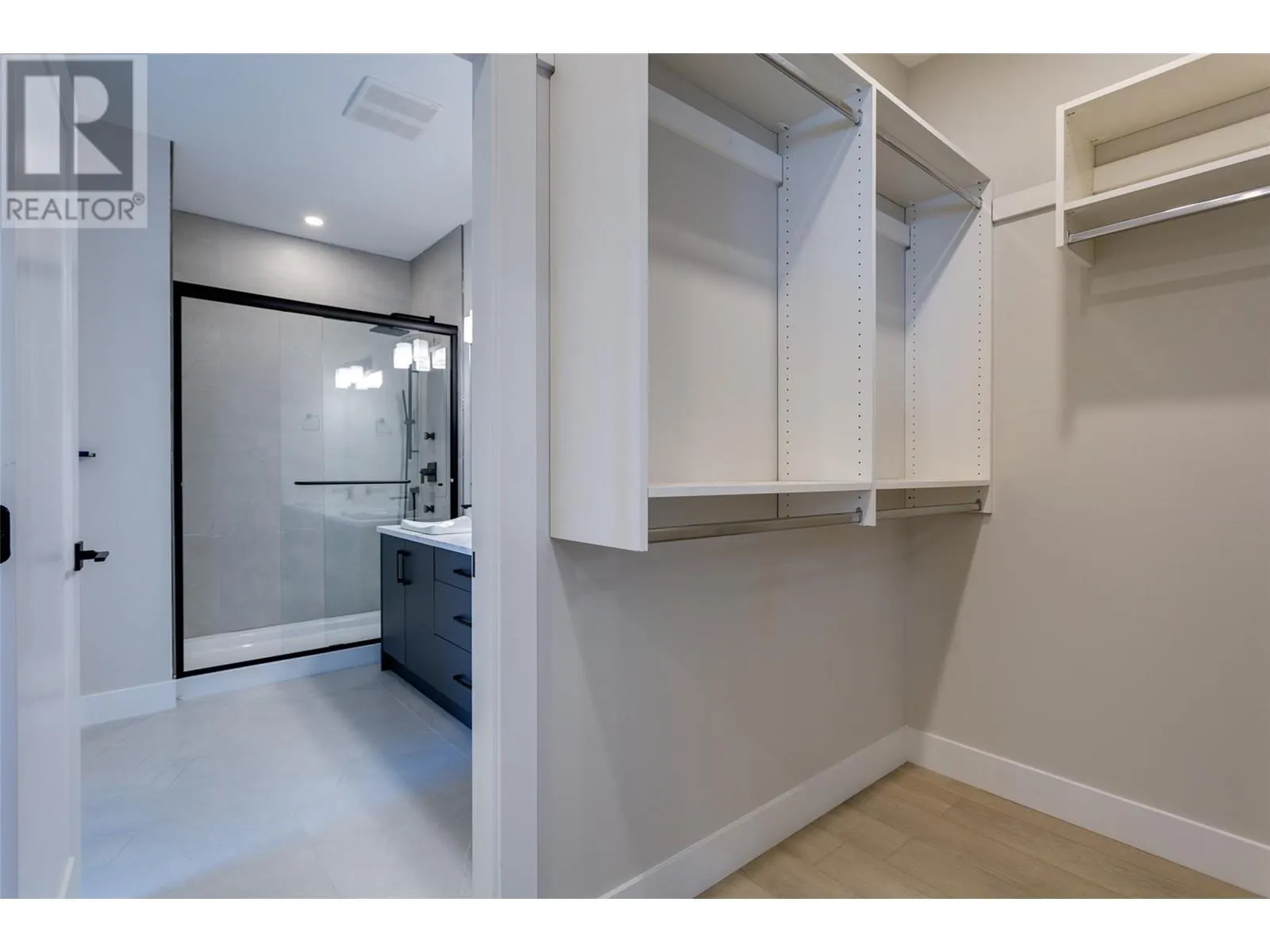 1675 HARBOUR VIEW Crescent