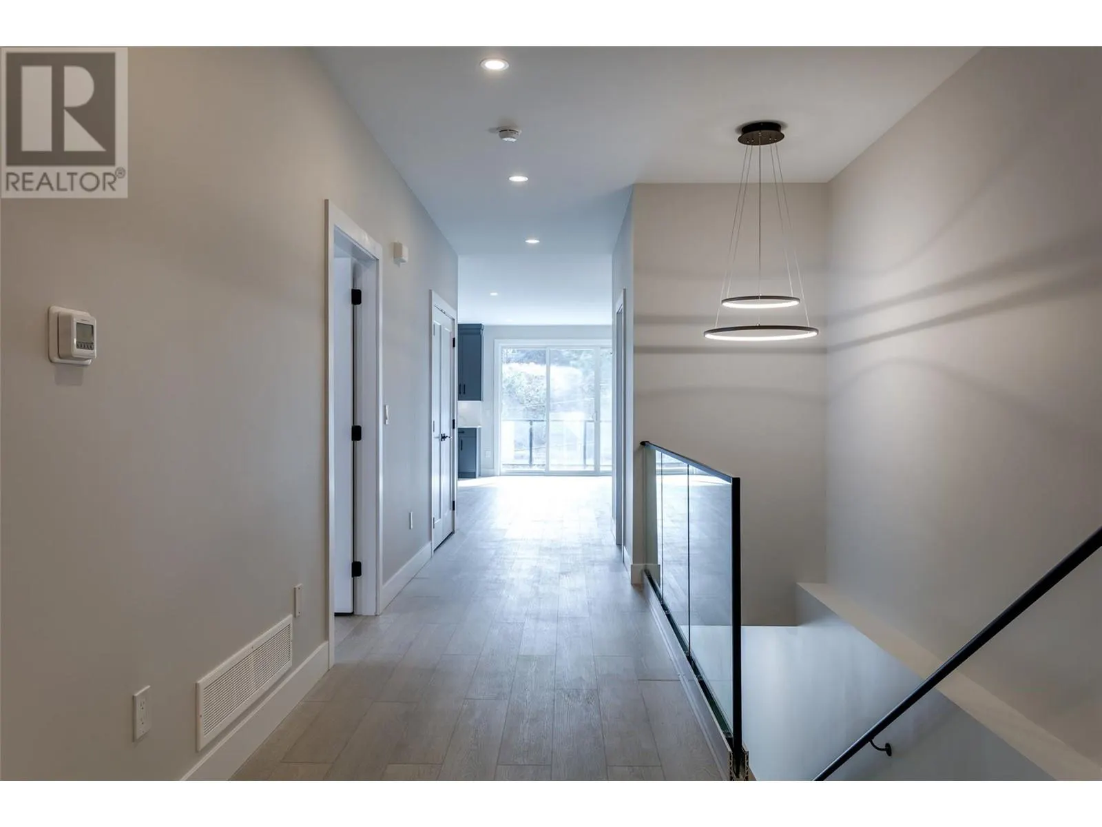 1675 HARBOUR VIEW Crescent