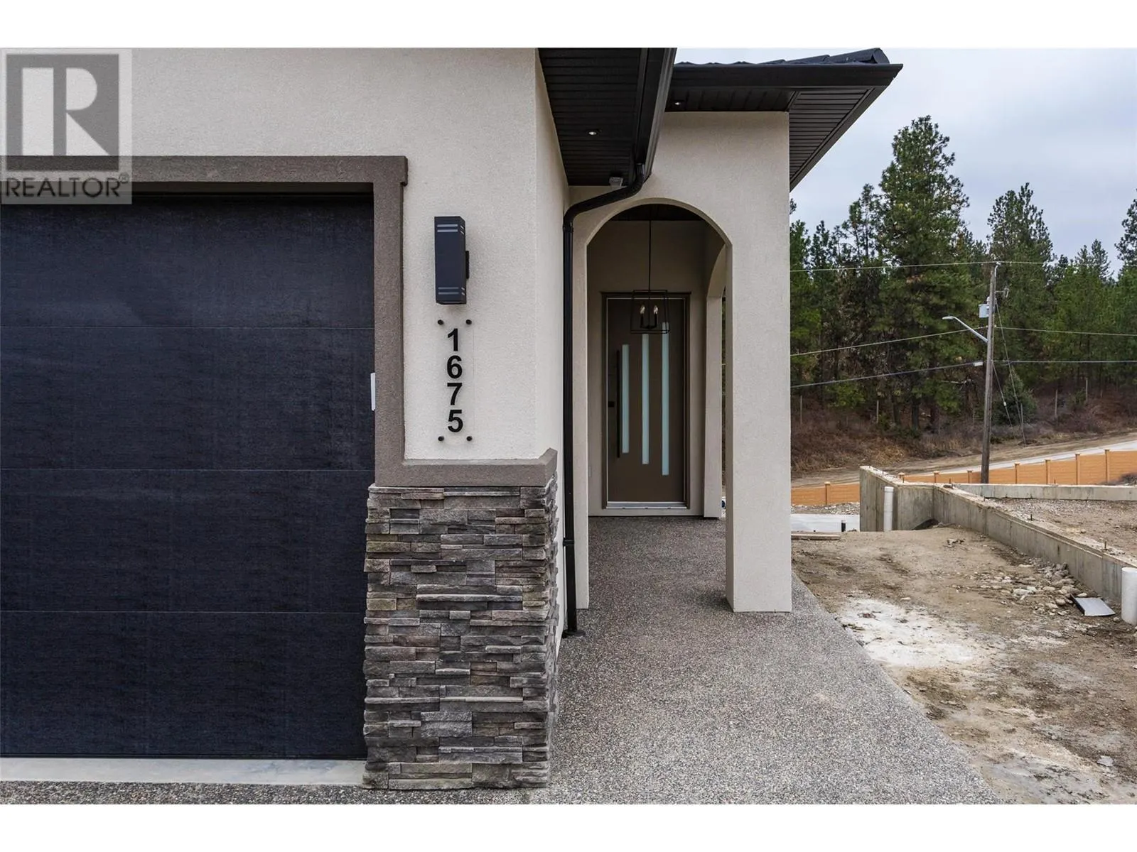 1675 HARBOUR VIEW Crescent