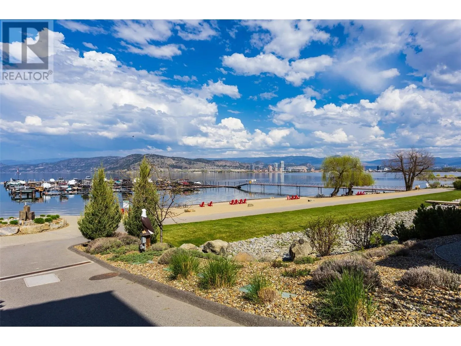 1675 HARBOUR VIEW Crescent