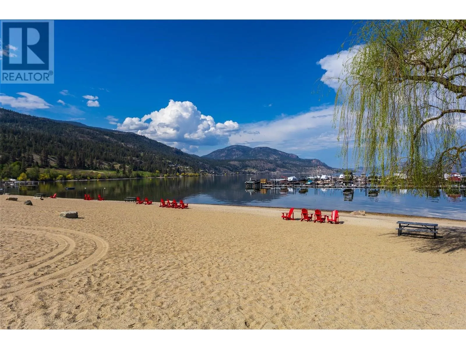 1675 HARBOUR VIEW Crescent