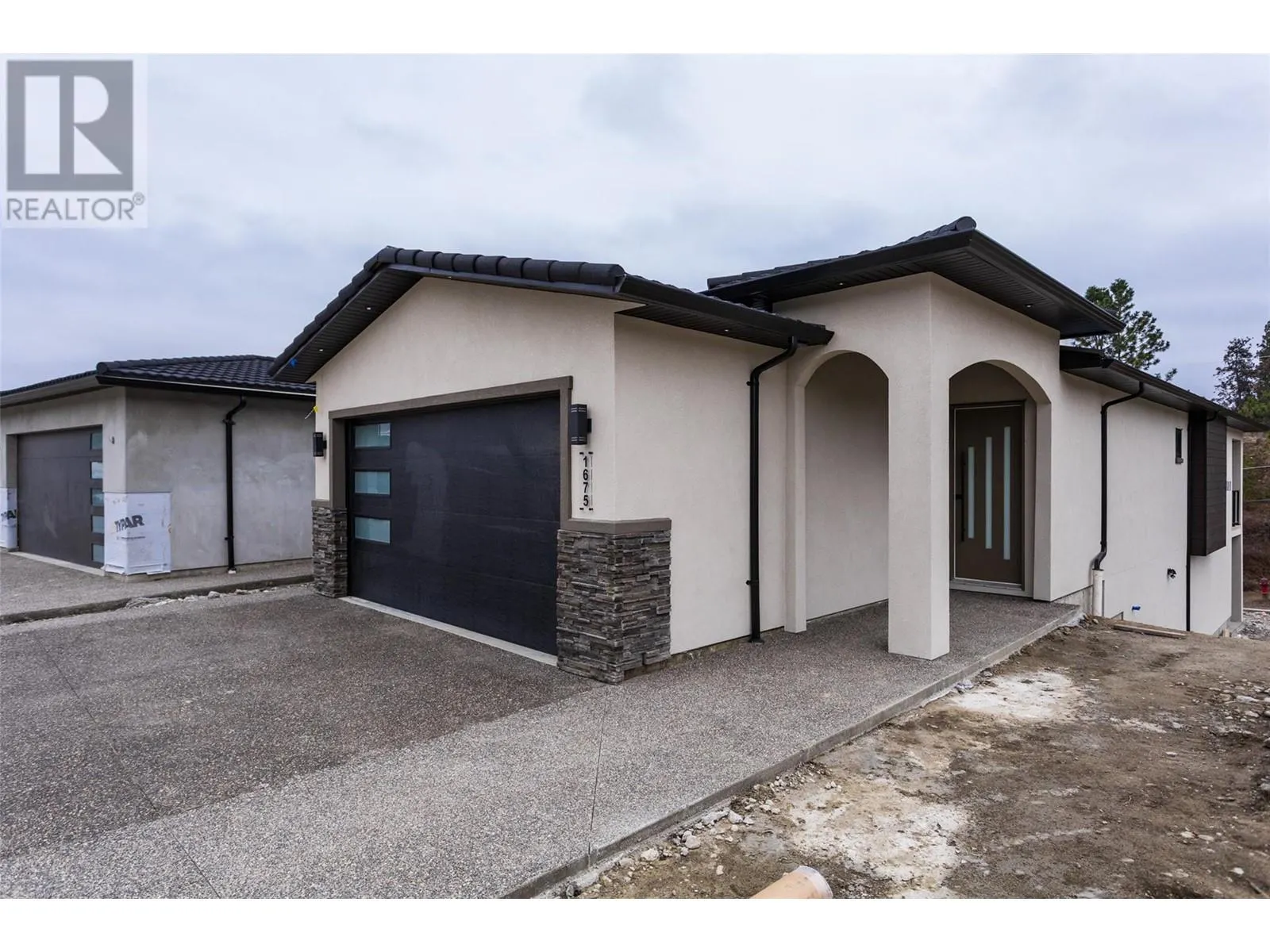 1675 HARBOUR VIEW Crescent