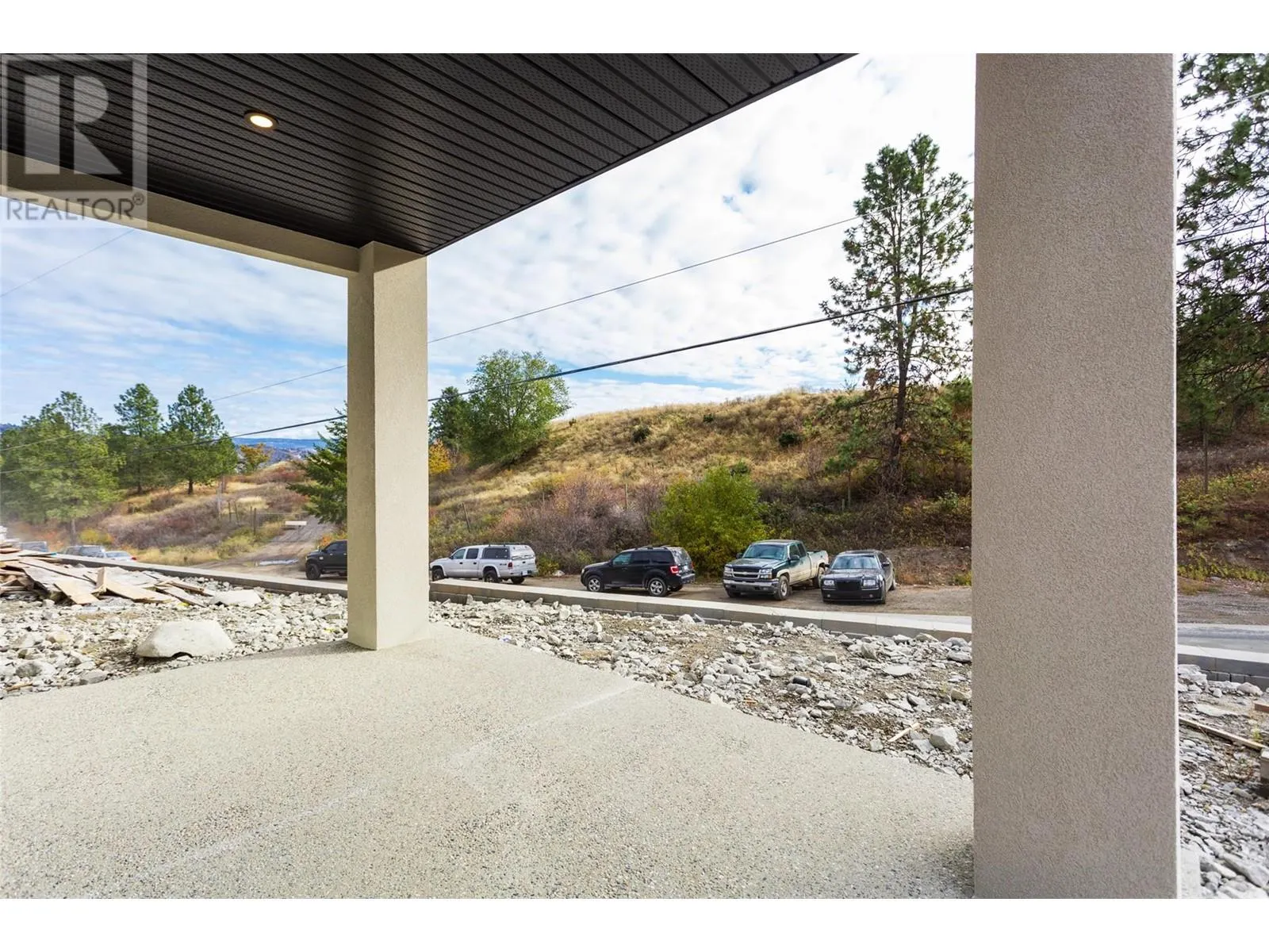 1675 HARBOUR VIEW Crescent