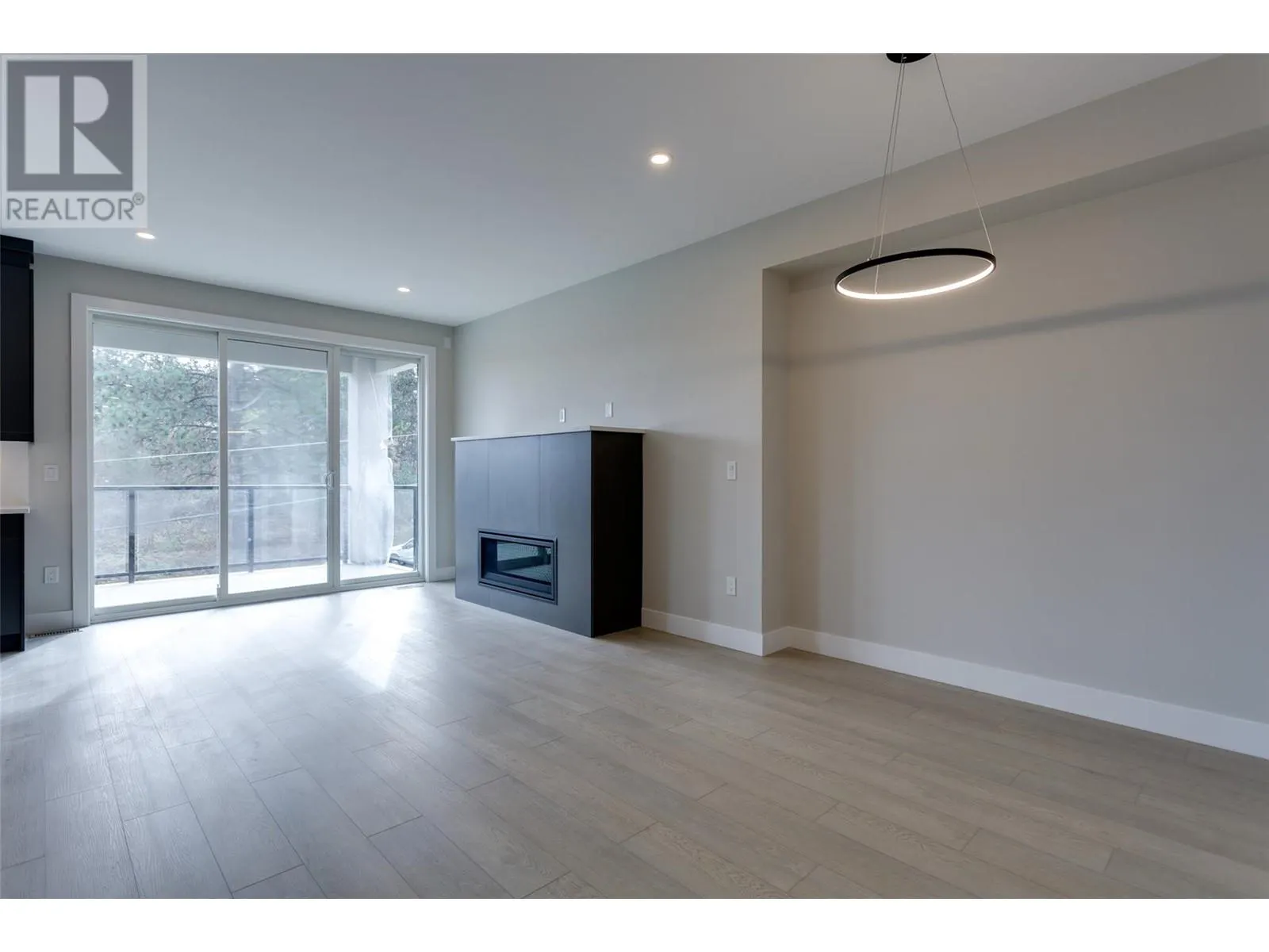1675 HARBOUR VIEW Crescent