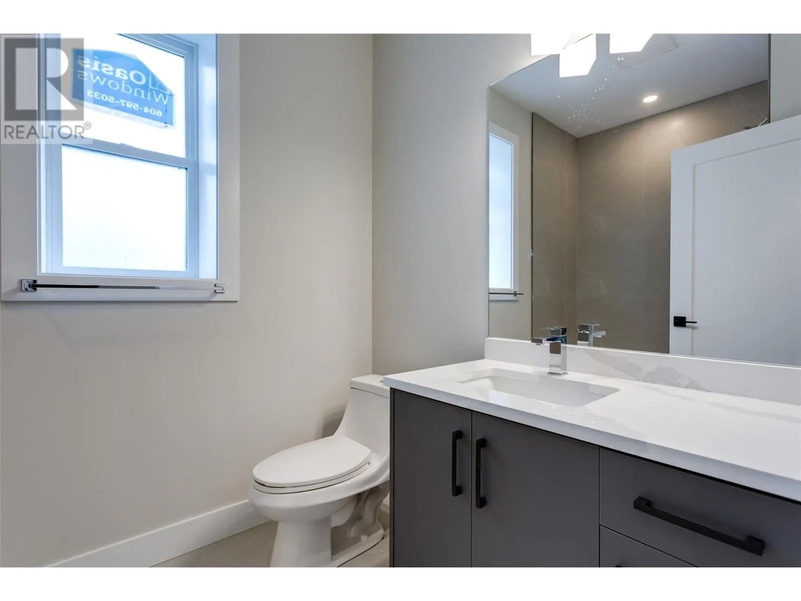 1675 HARBOUR VIEW Crescent