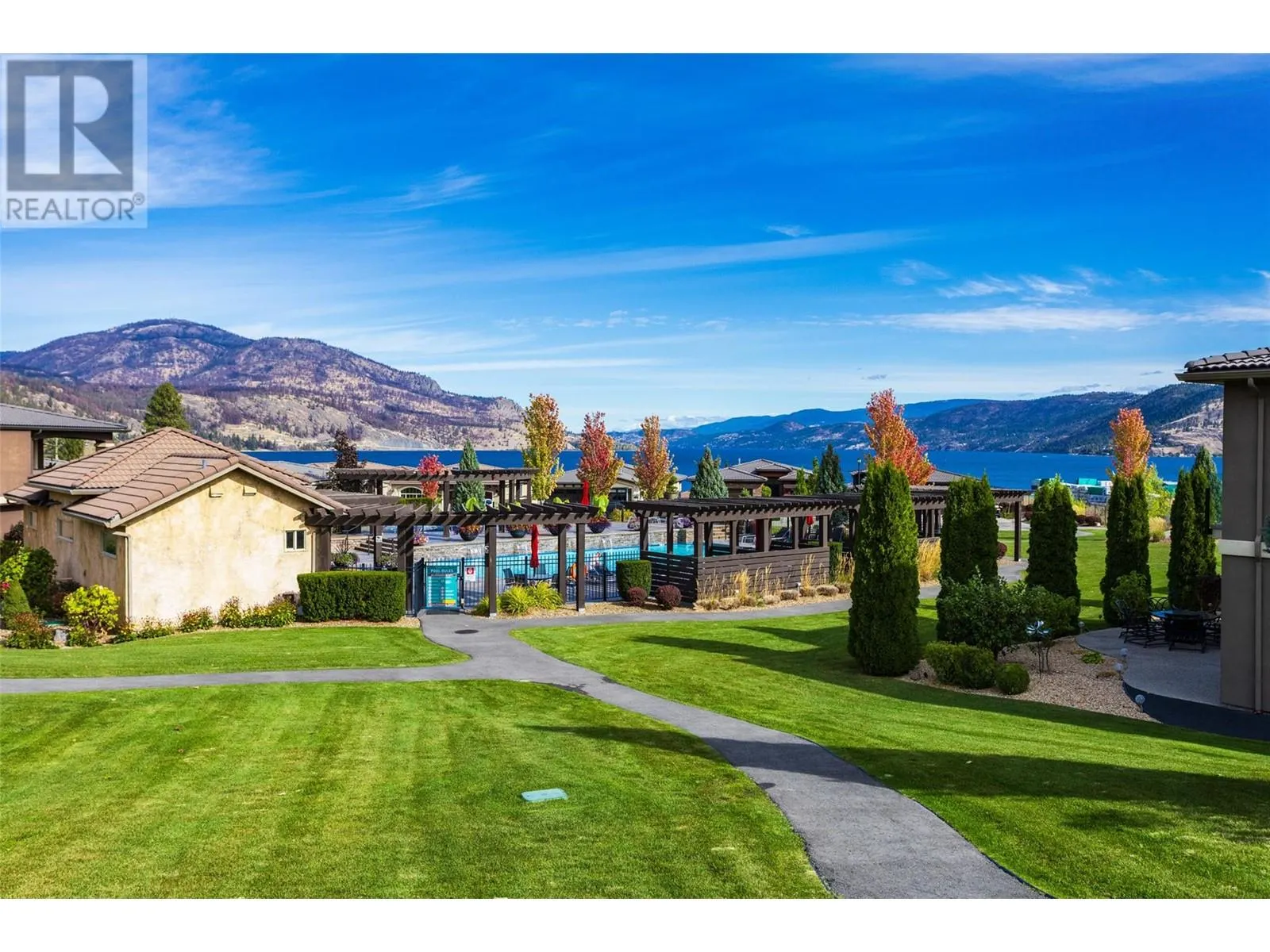 1675 HARBOUR VIEW Crescent