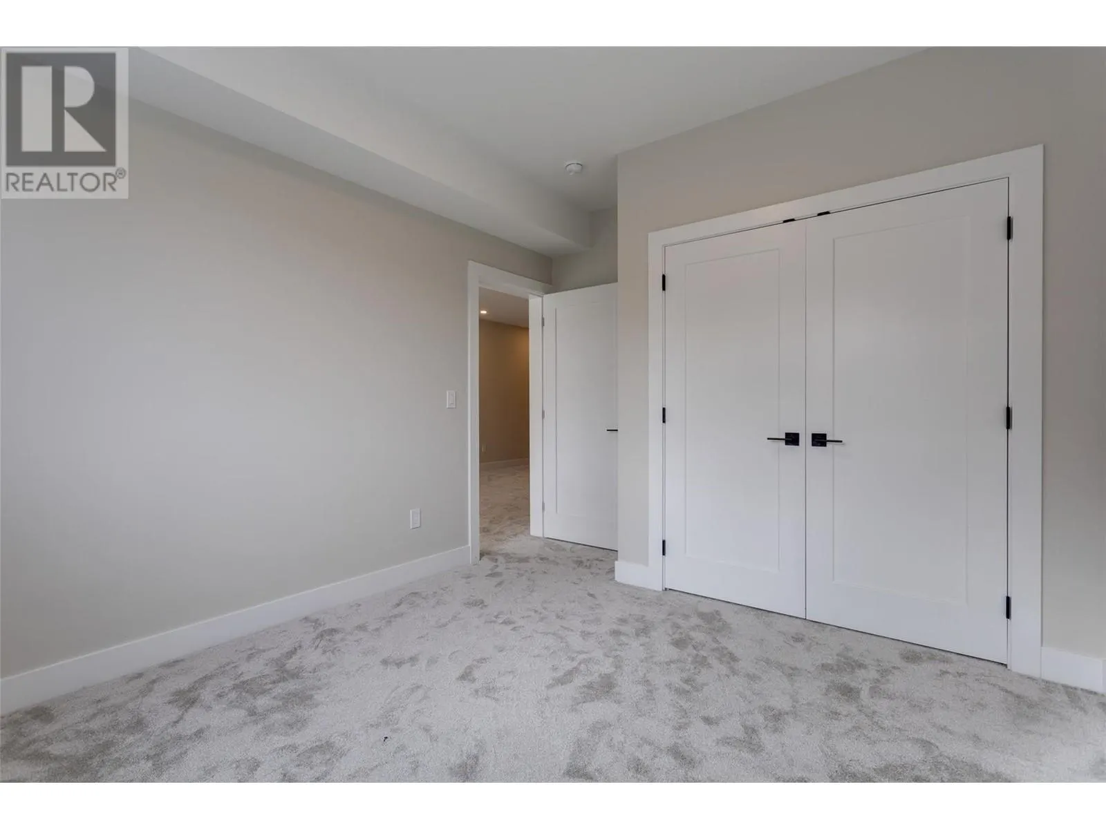 1675 HARBOUR VIEW Crescent