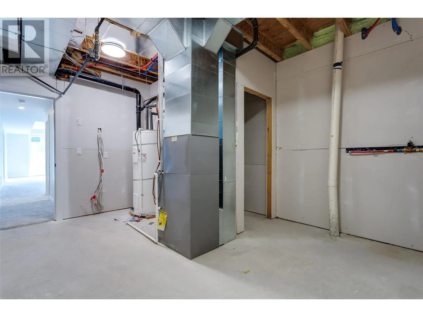 1675 HARBOUR VIEW Crescent