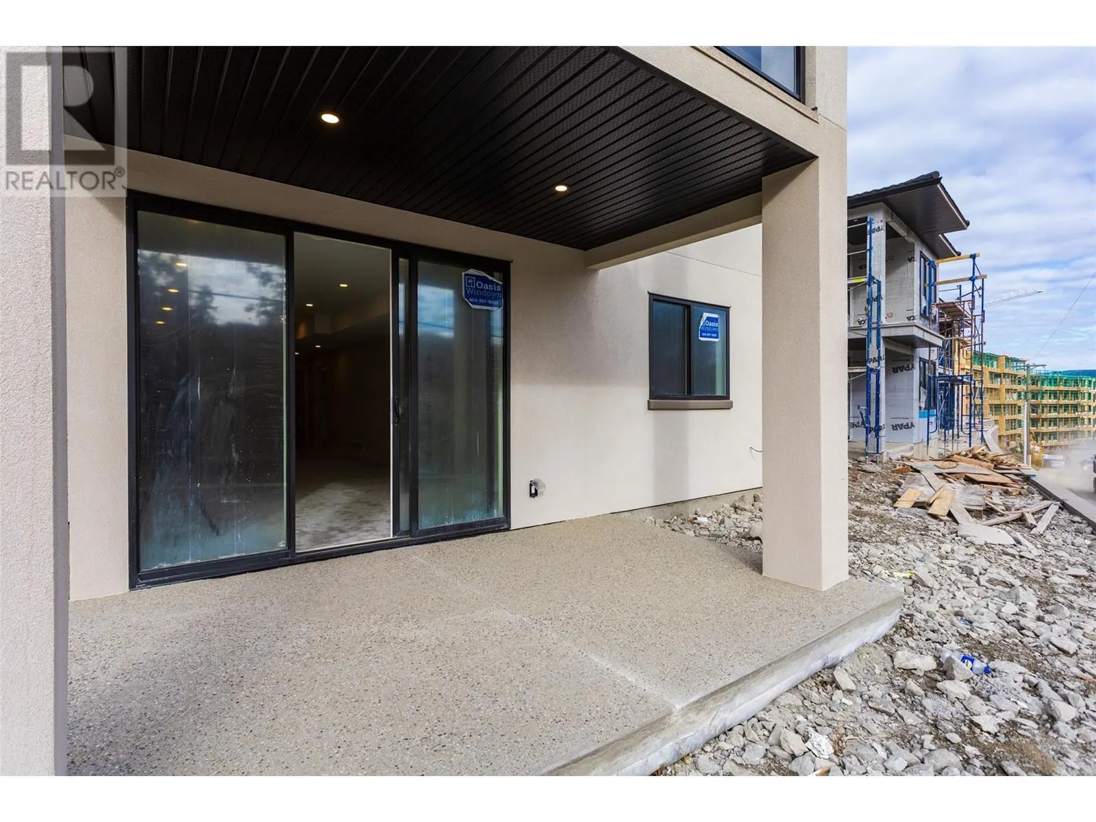 1675 HARBOUR VIEW Crescent