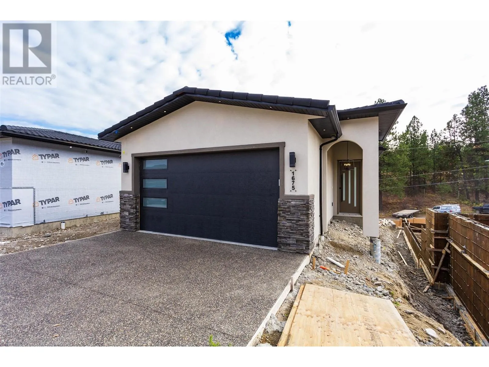 1675 HARBOUR VIEW Crescent