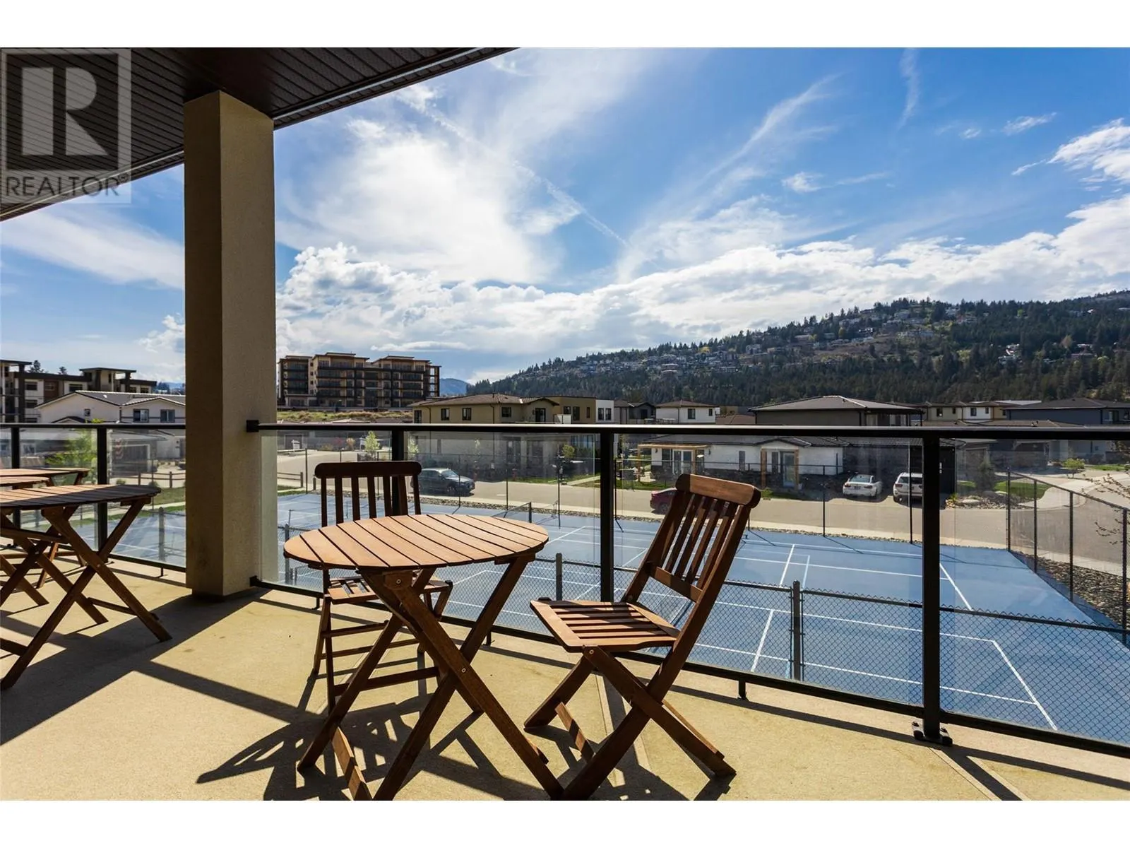 1675 HARBOUR VIEW Crescent