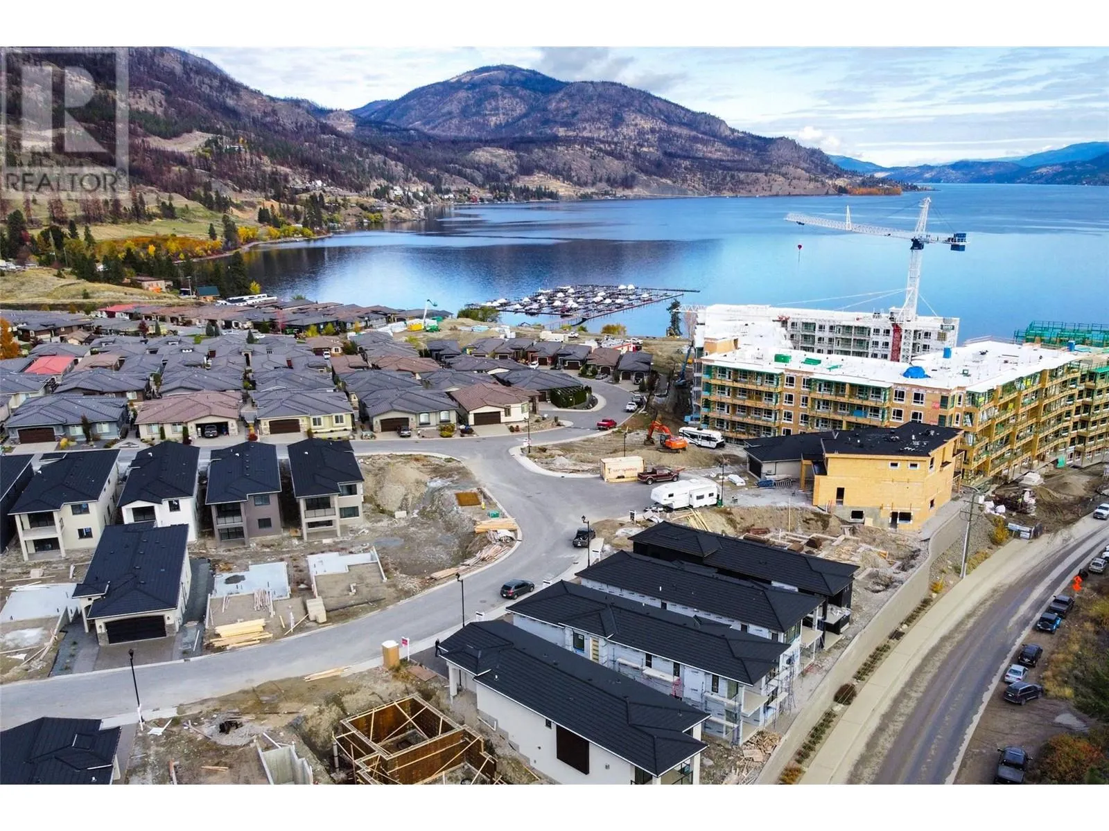1675 HARBOUR VIEW Crescent