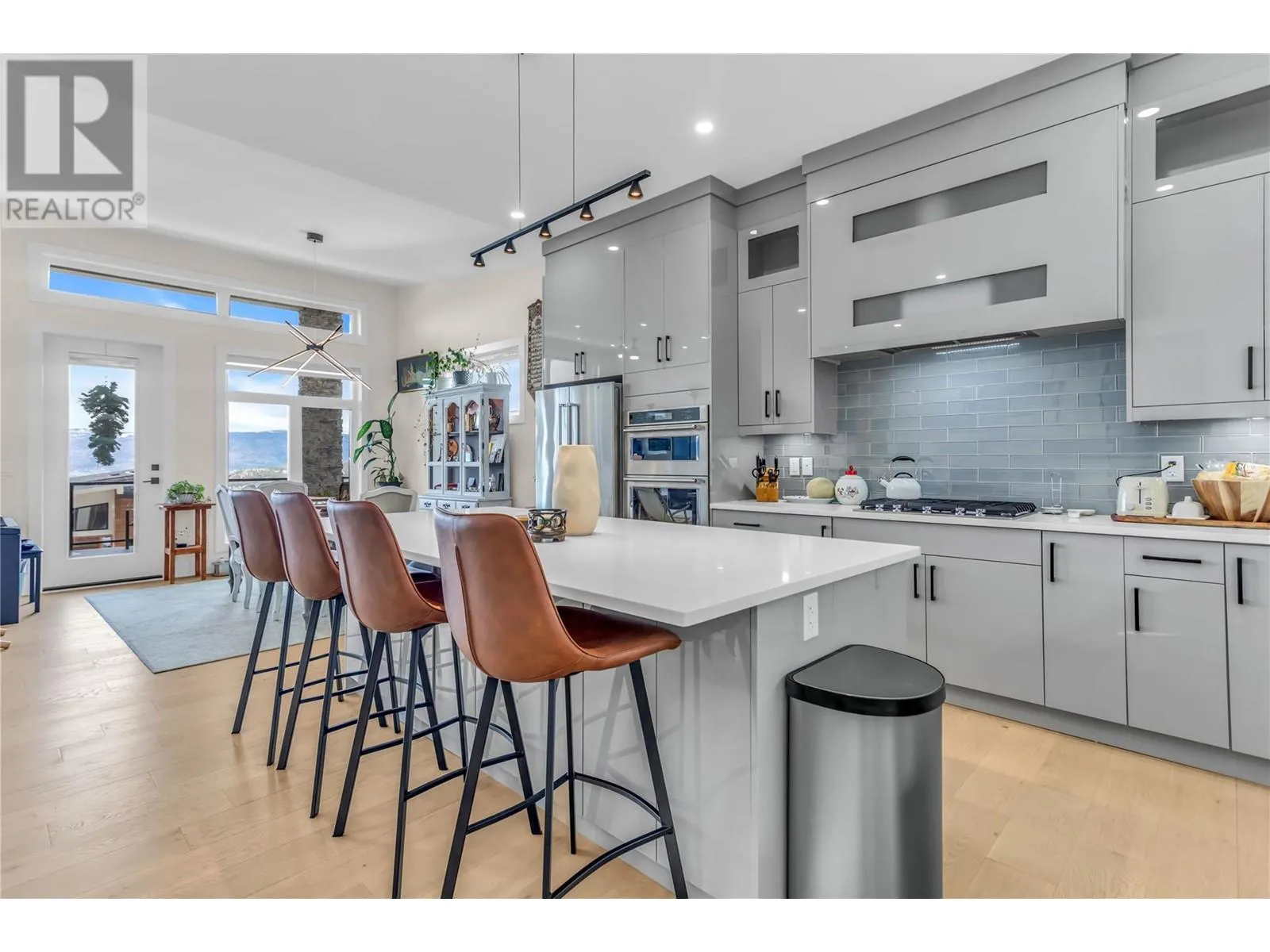 1189 Lone Pine Drive