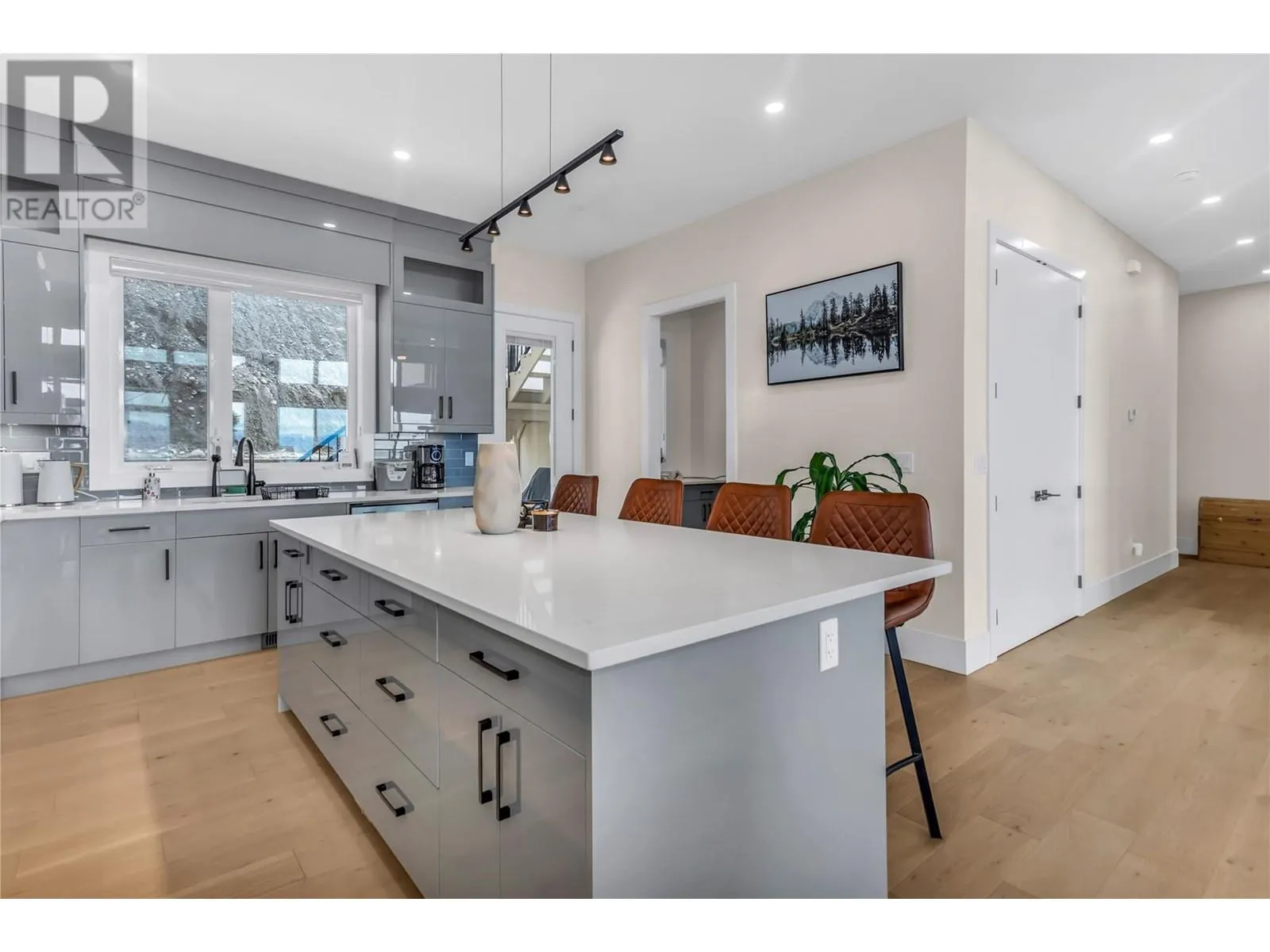 1189 Lone Pine Drive