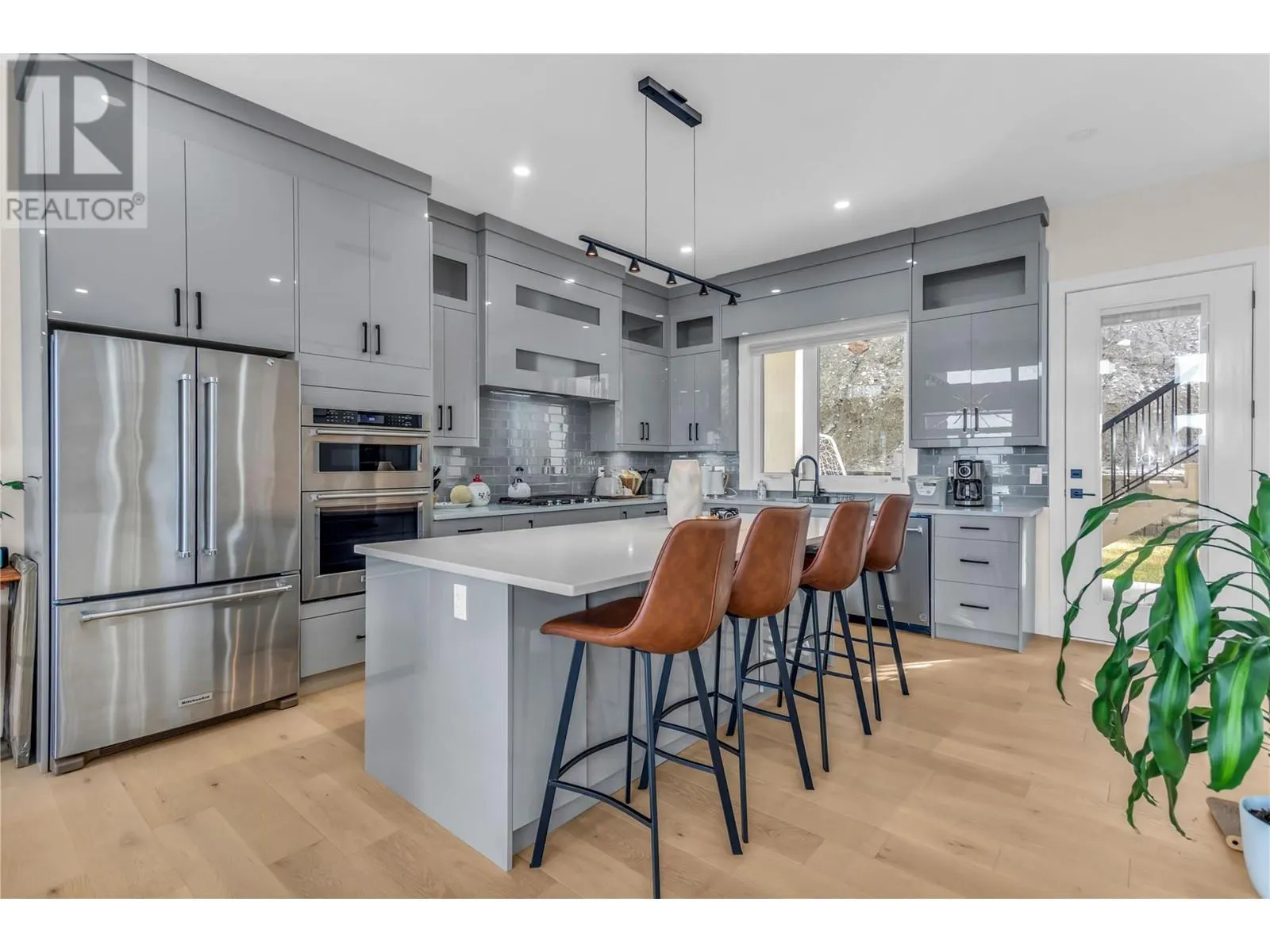 1189 Lone Pine Drive