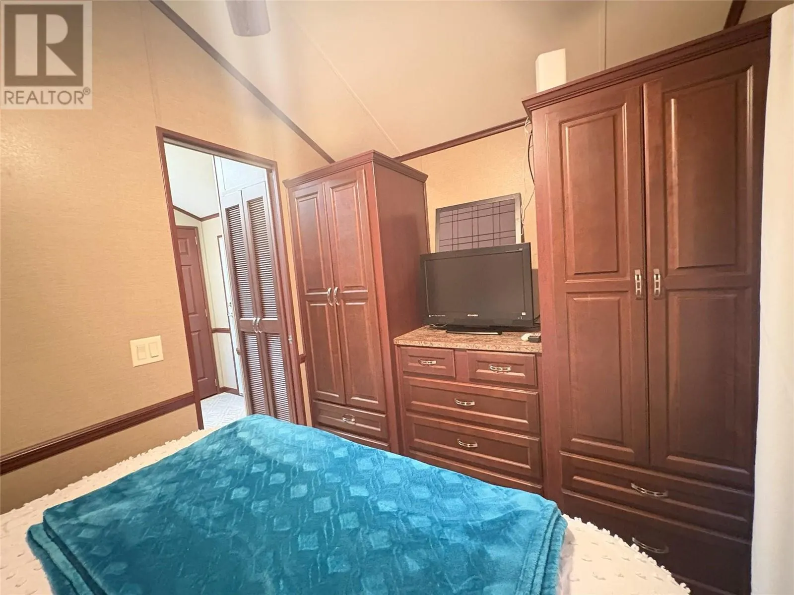 5478 93/95 Highway Unit# 19