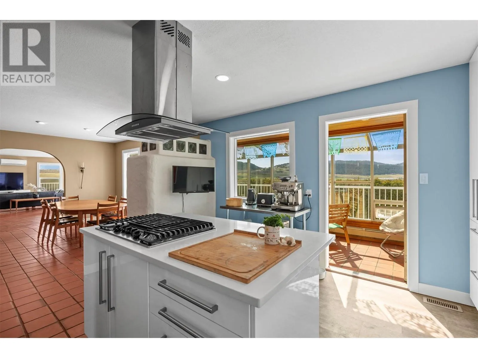 6396 Bella Vista Road