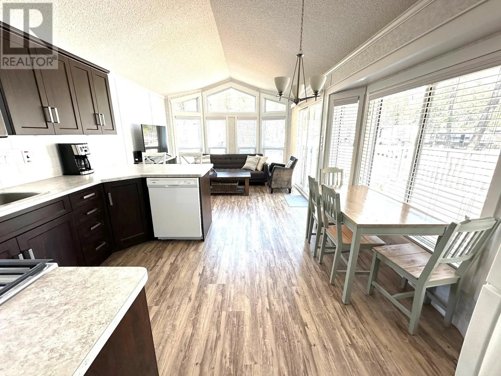 5478 93/95 Highway Unit# 118