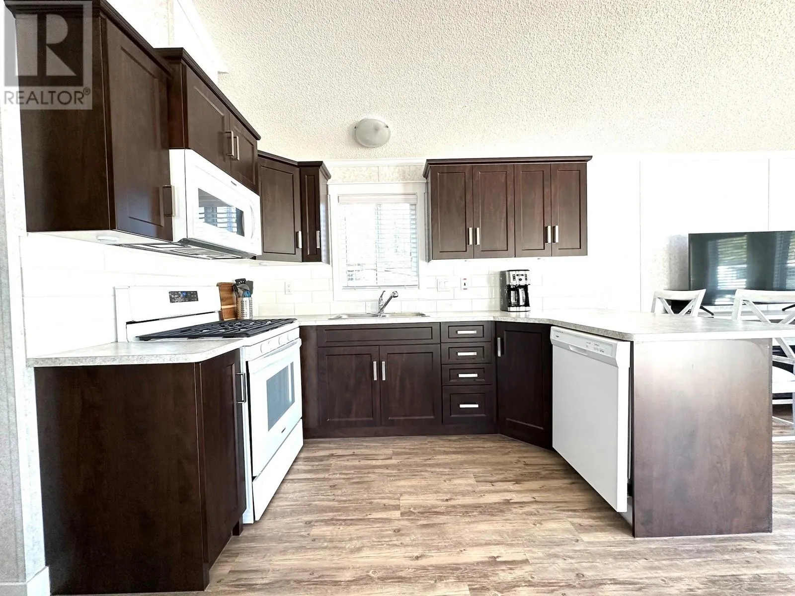 5478 93/95 Highway Unit# 118