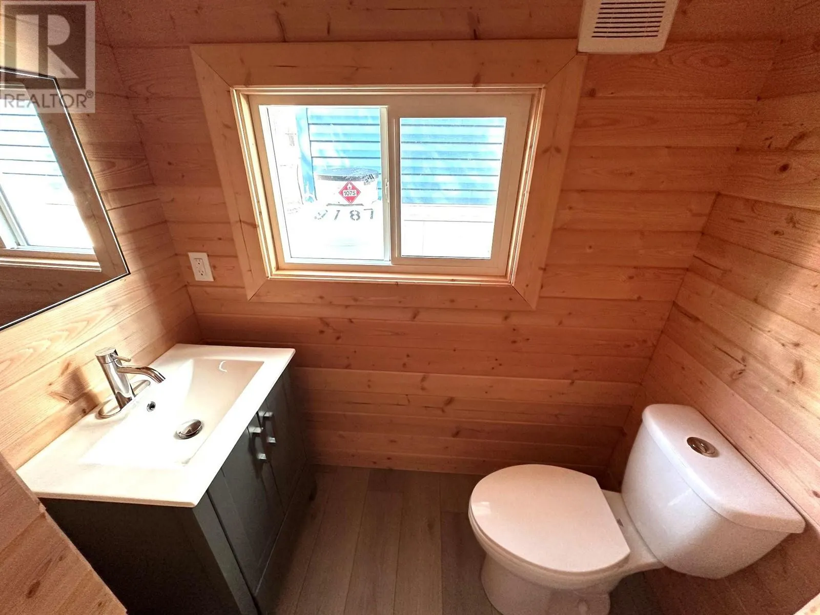 5478 93/95 Highway Unit# 118