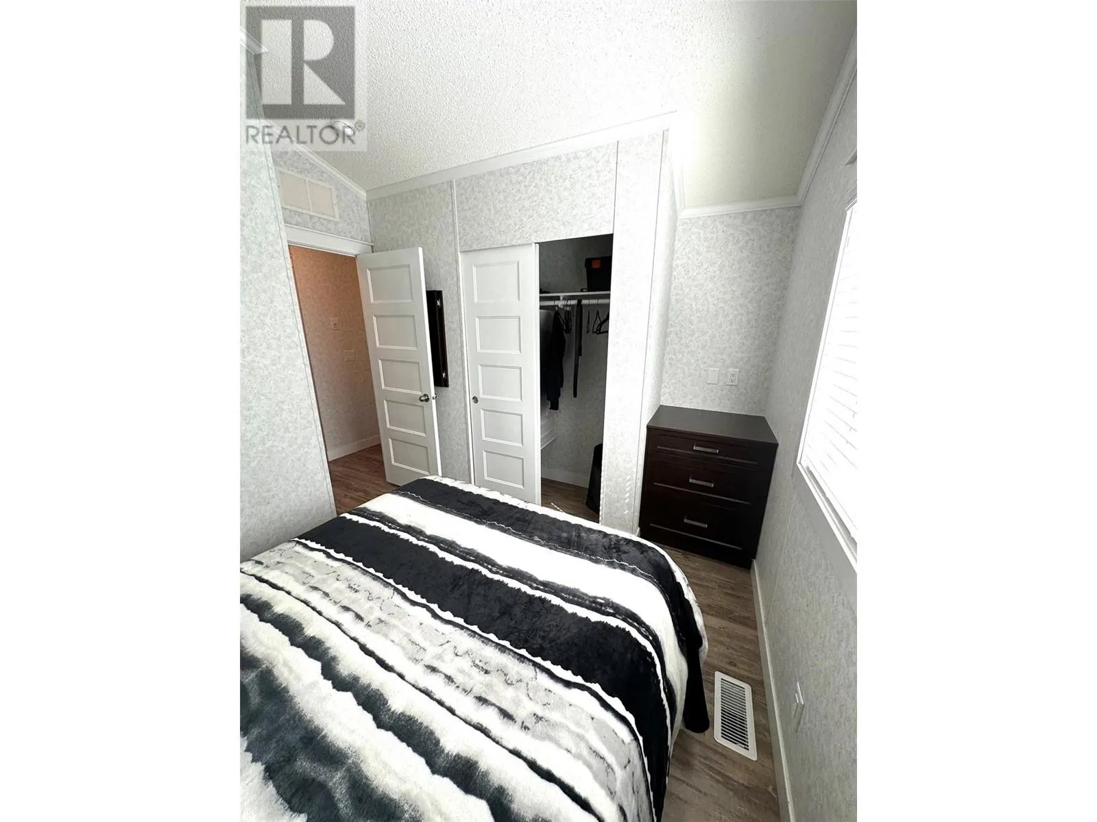 5478 93/95 Highway Unit# 118